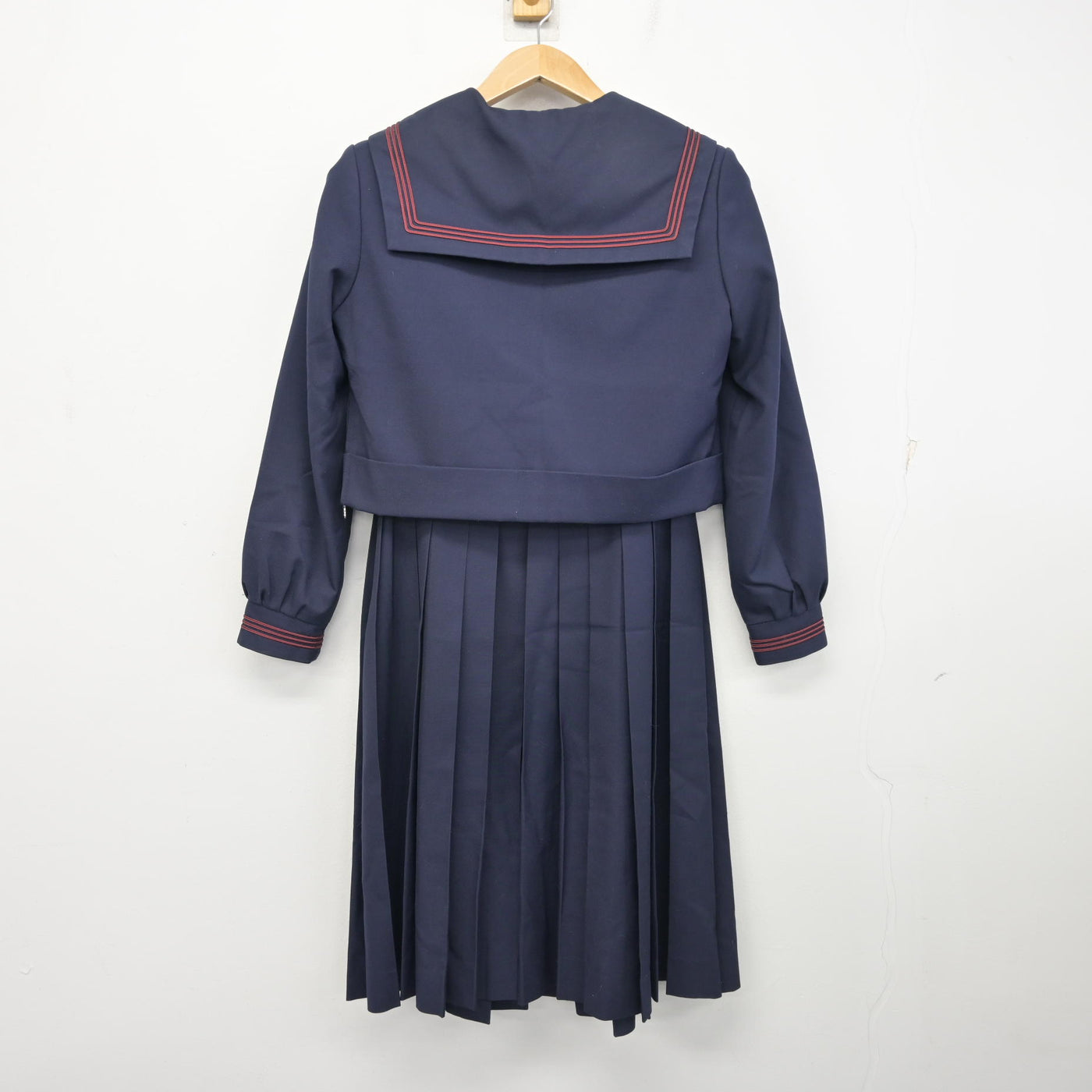 【中古】福岡県 霧ヶ丘中学校 女子制服 2点 (セーラー服・ジャンパースカート) sf095445
