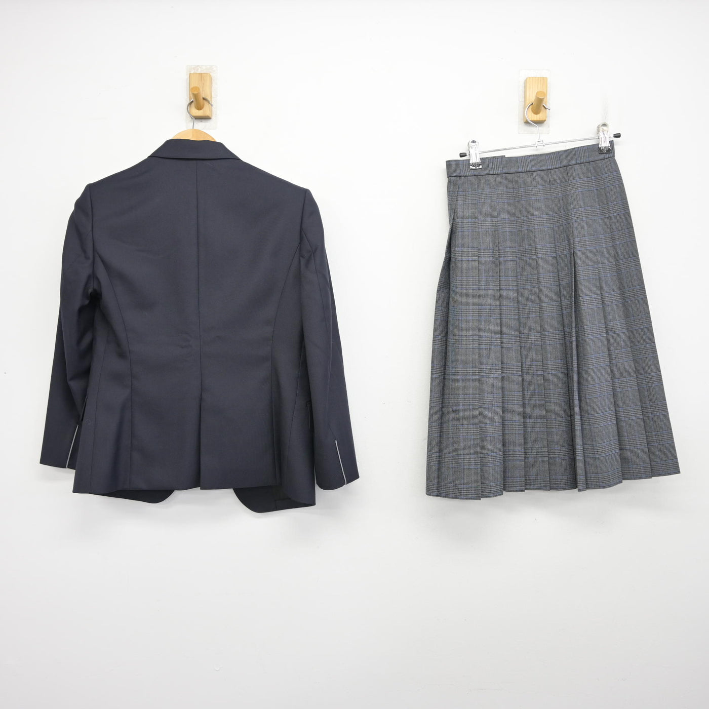 【中古】福岡県 福岡市内中学標準服 女子制服 3点 (ブレザー・スカート) sf095446