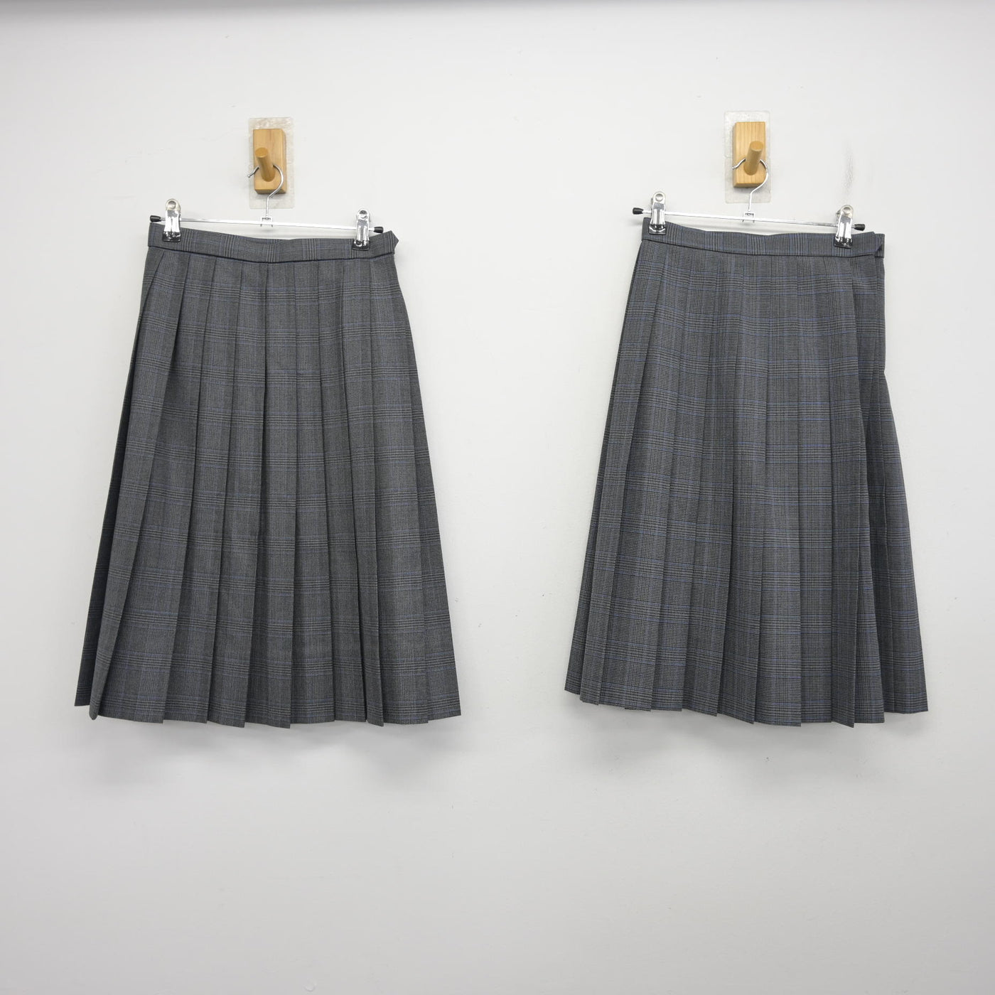 【中古】福岡県 福岡市内中学標準服 女子制服 3点 (ブレザー・スカート) sf095446
