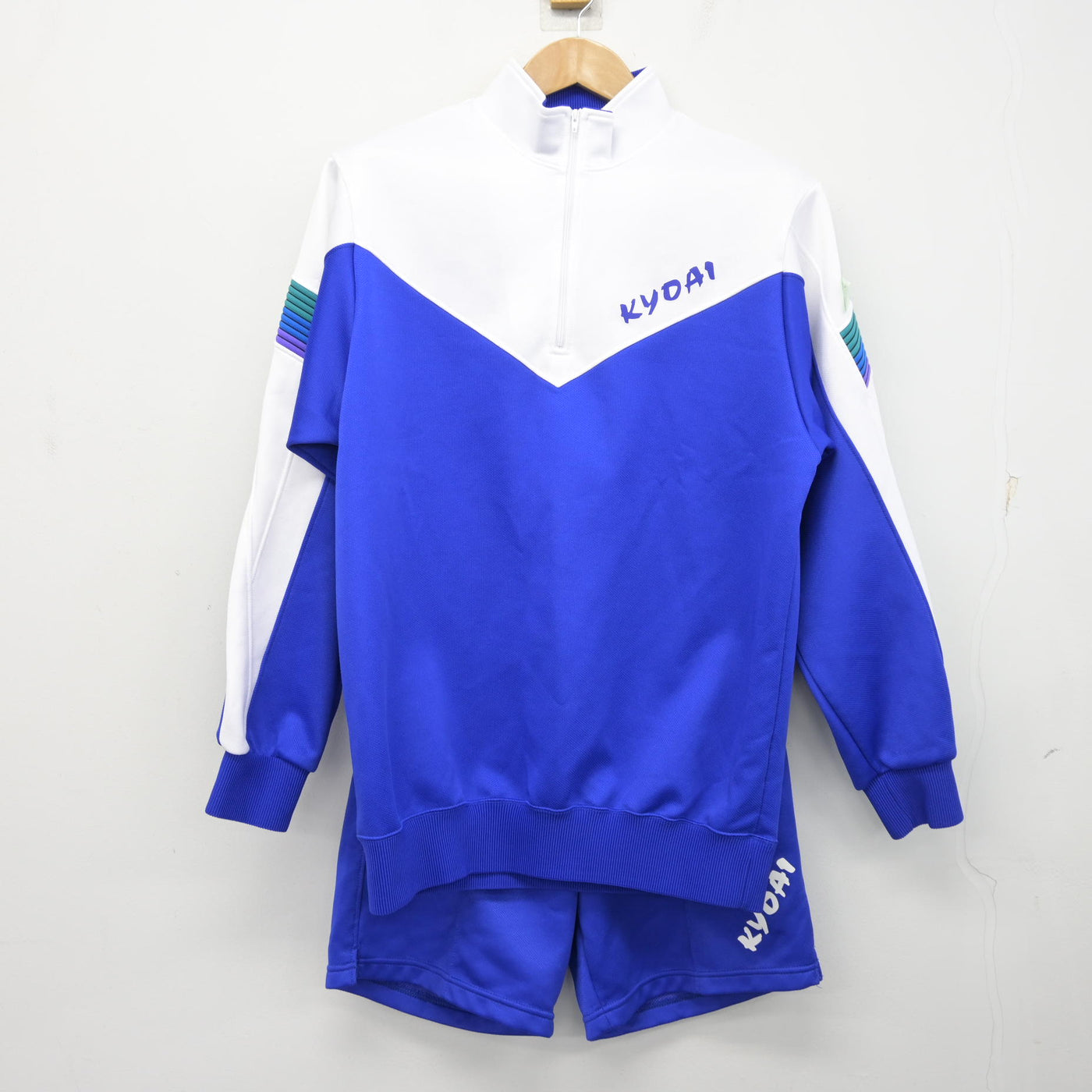 【中古】群馬県 共愛学園中学校・高等学校 女子制服 3点 (ジャージ 上・体操服 下・ジャージ 下) sf095465