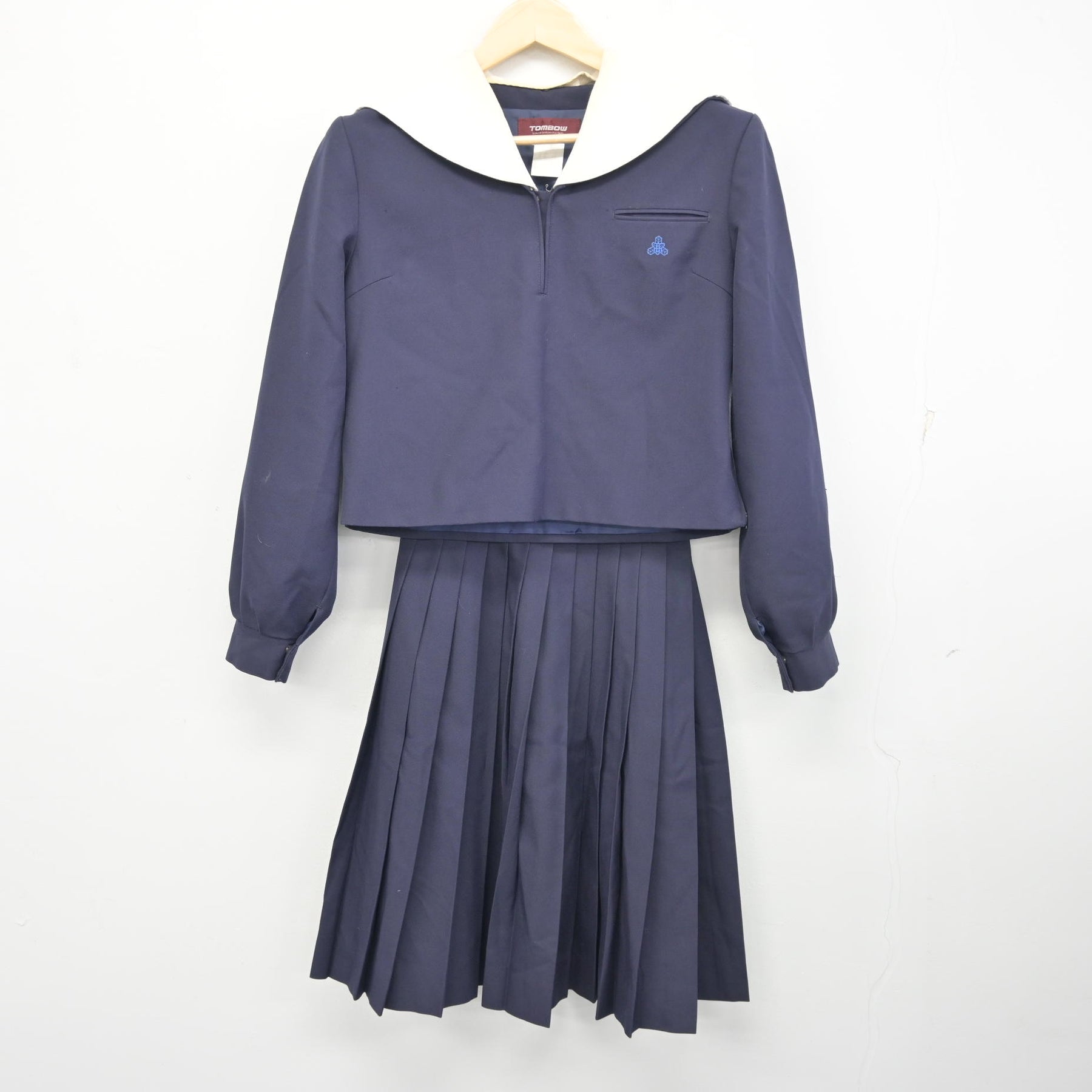 青島日本高等女学校 校章 昭和16年製（1941年） 青島日本高等女学校 校章 昭和16年製（1941年）チンタオ 青