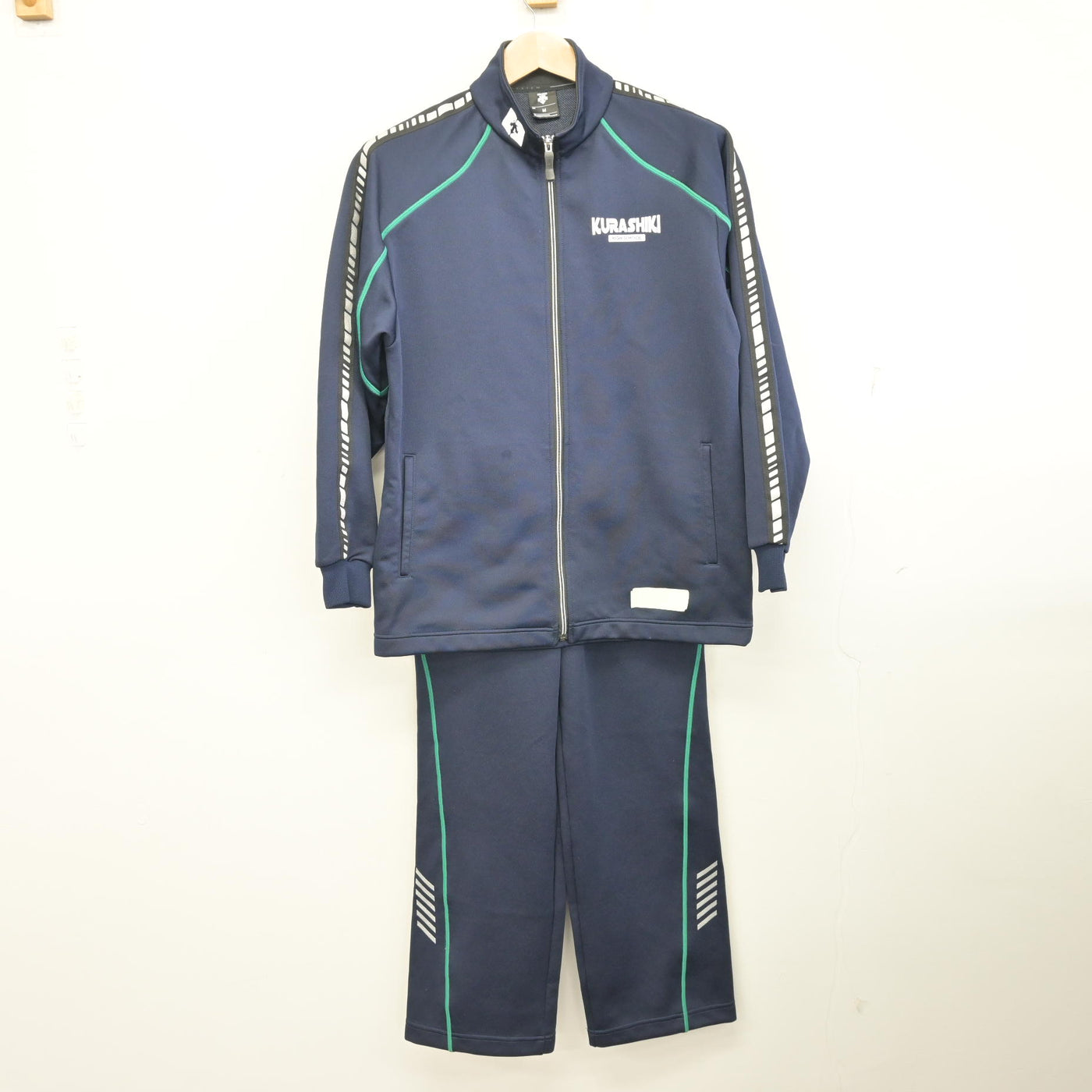 【中古】岡山県 倉敷高等学校 女子制服 3点 (ジャージ 上・体操服 上・ジャージ 下) sf096337