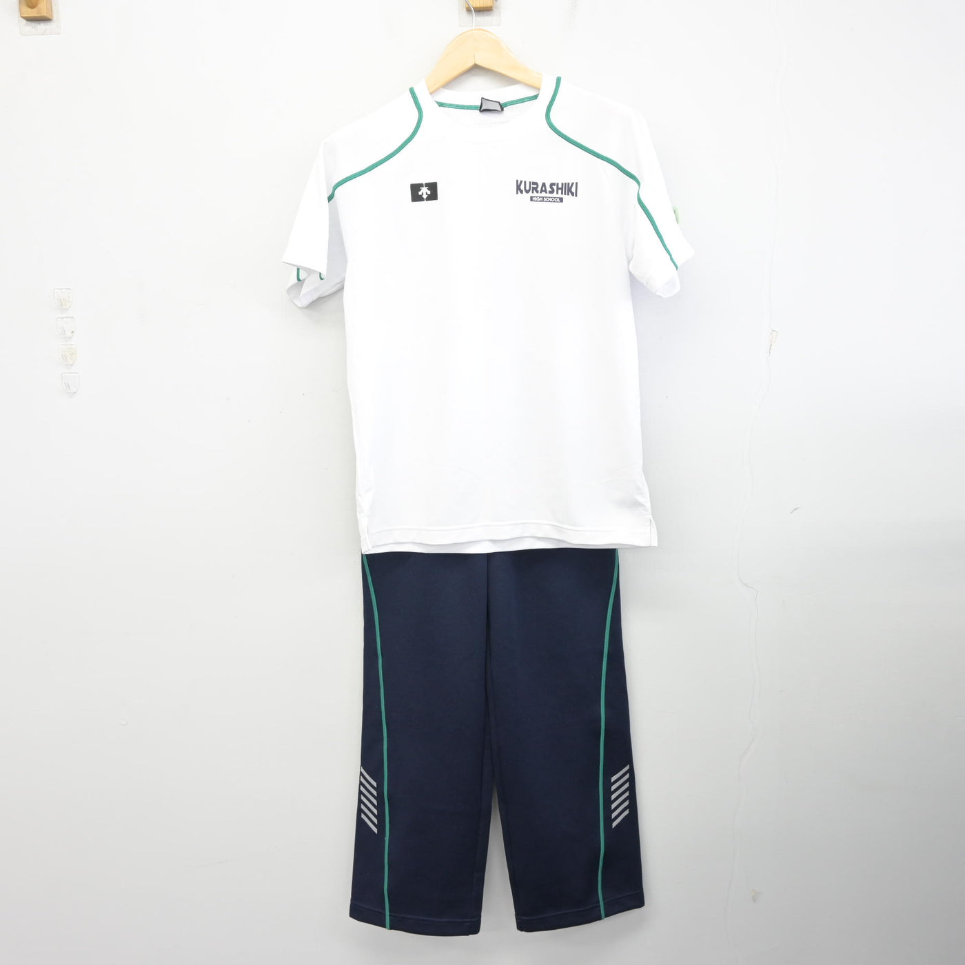 【中古】岡山県 倉敷高等学校 女子制服 3点 (ジャージ 上・体操服 上・ジャージ 下) sf096337
