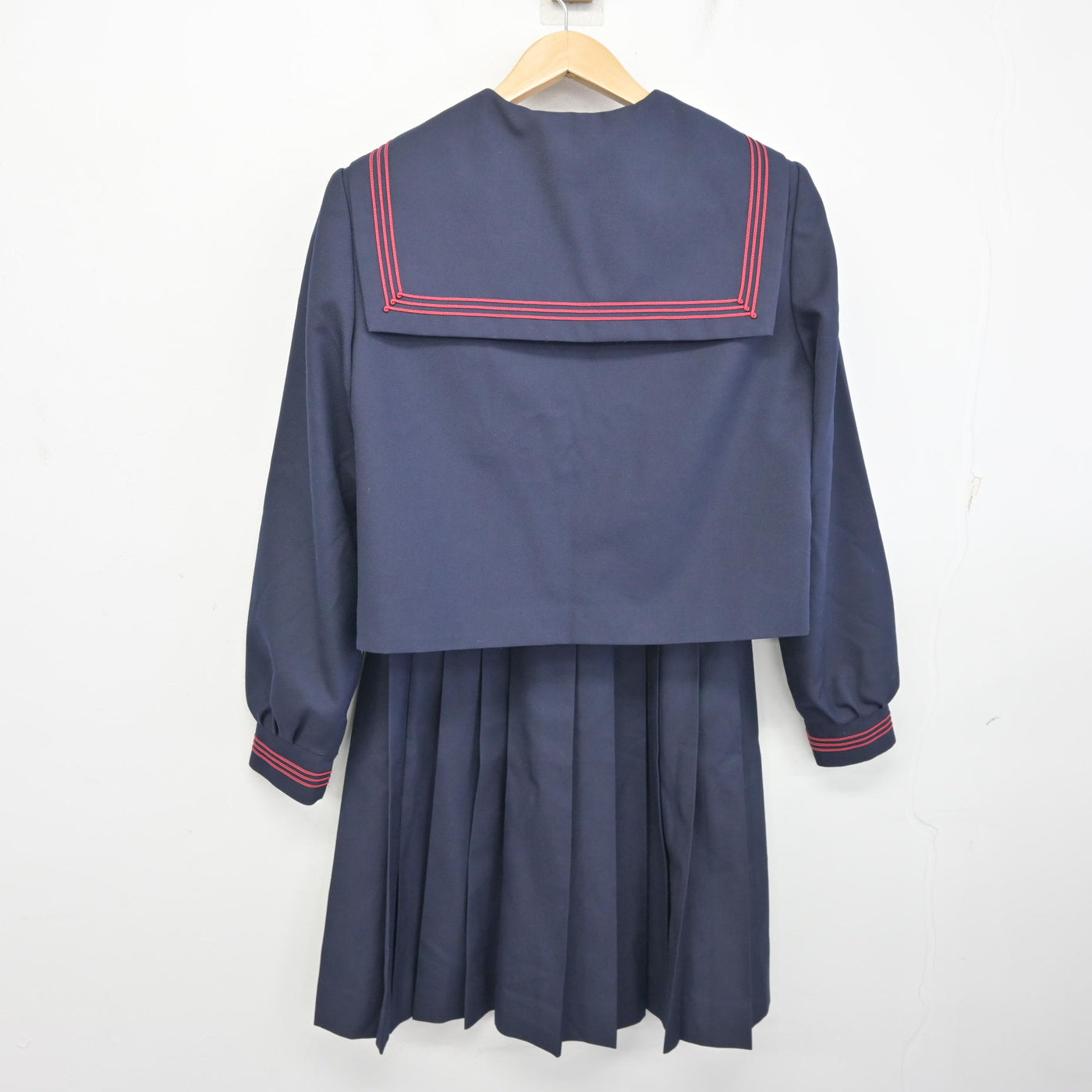【中古】神奈川県 金旭中学校 女子制服 2点 (セーラー服・スカート) sf096404