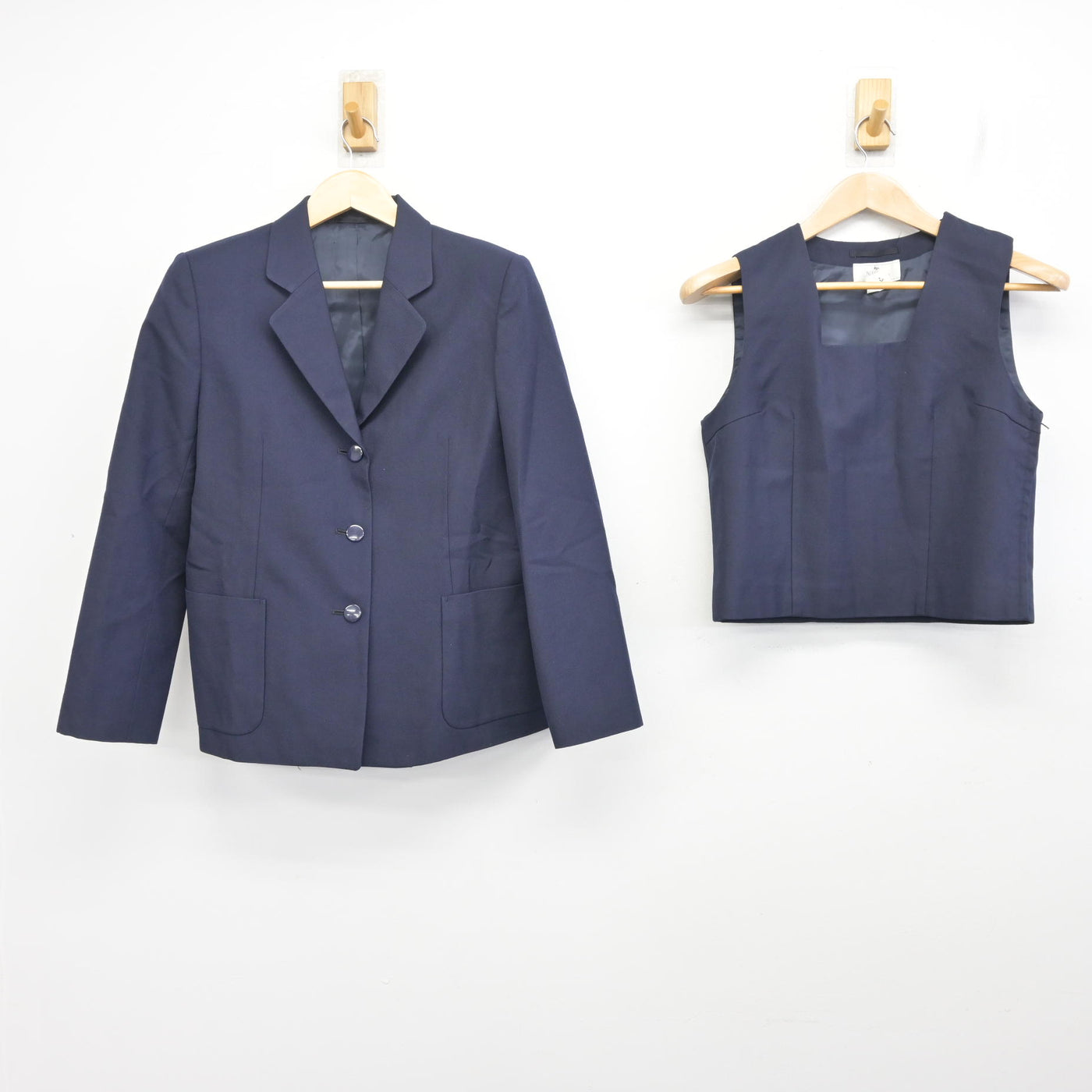【中古】神奈川県 臨港中学校 女子制服 3点 (ブレザー・ベスト・スカート) sf096491