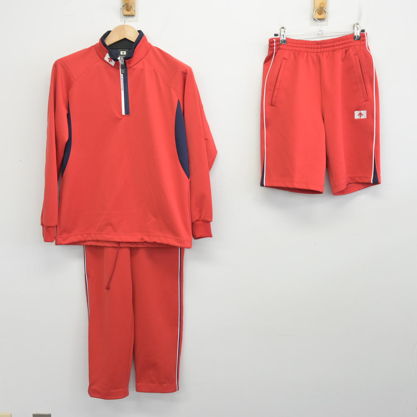 【中古】熊本県 八代高等学校 女子制服 3点 (ジャージ 上・ジャージ 下・体操服 下) sf096568