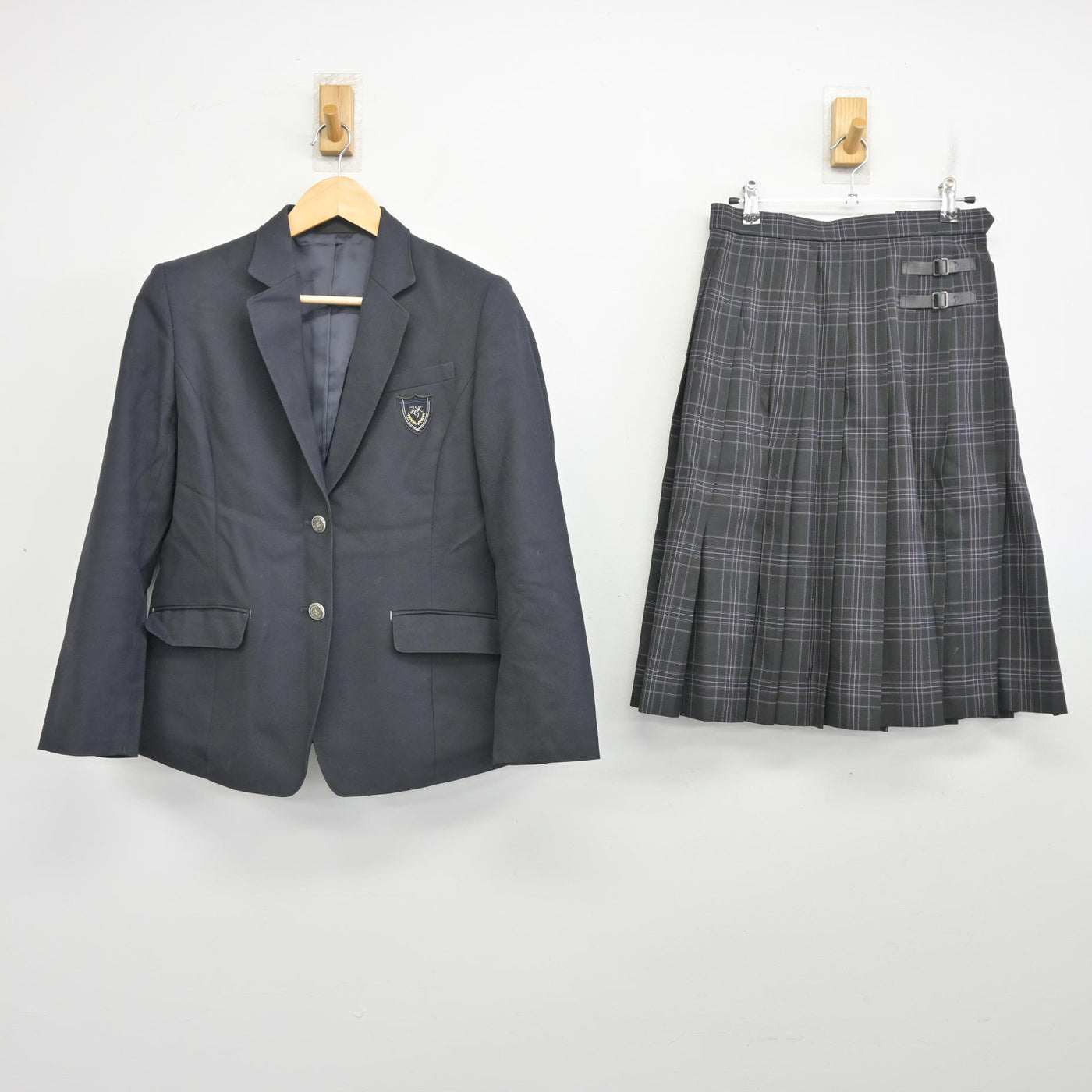 【中古】静岡県 富岳館高等学校 女子制服 2点 (ブレザー・スカート) sf096585