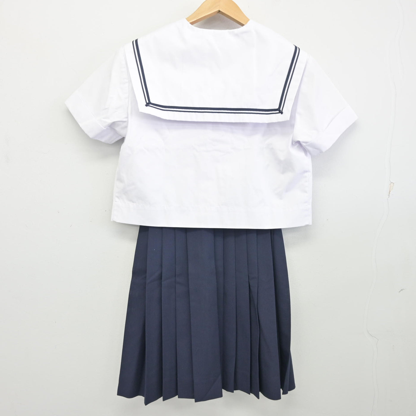 【中古】大阪府 羽曳野市立誉田中学校/旧制服 女子制服 2点 (セーラー服・スカート) sf096596