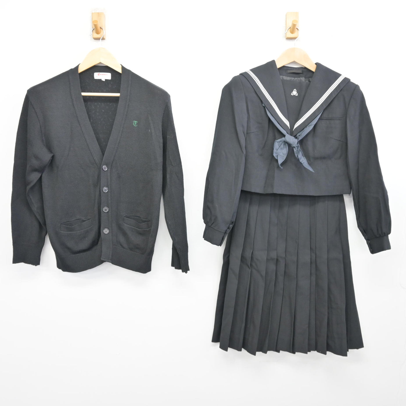 【中古】北海道 札幌稲雲高等学校 女子制服 4点 (ニット・セーラー服・スカート) sf096615