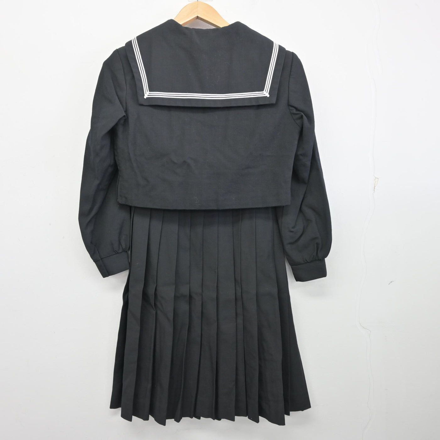 【中古】北海道 札幌稲雲高等学校 女子制服 4点 (ニット・セーラー服・スカート) sf096615