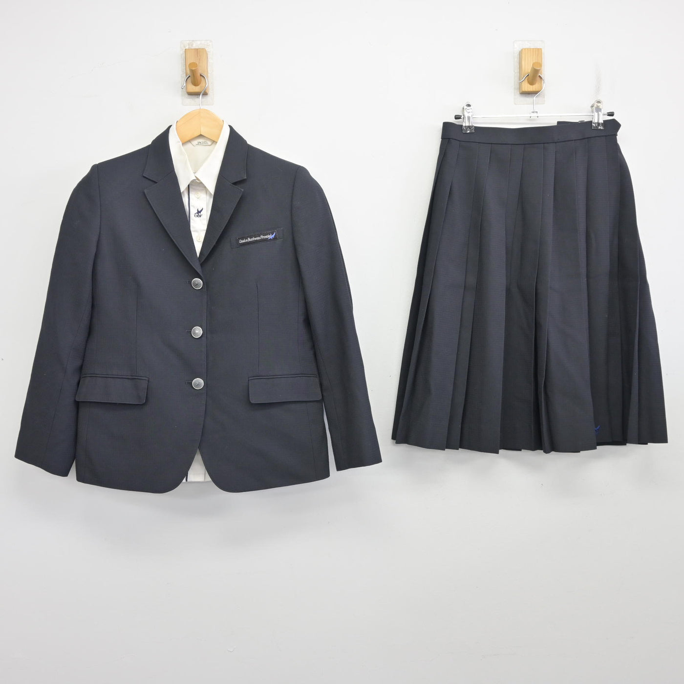 【中古】大阪府 大阪ビジネスフロンティア高等学校 女子制服 3点 (ブレザー・シャツ・スカート) sf096618