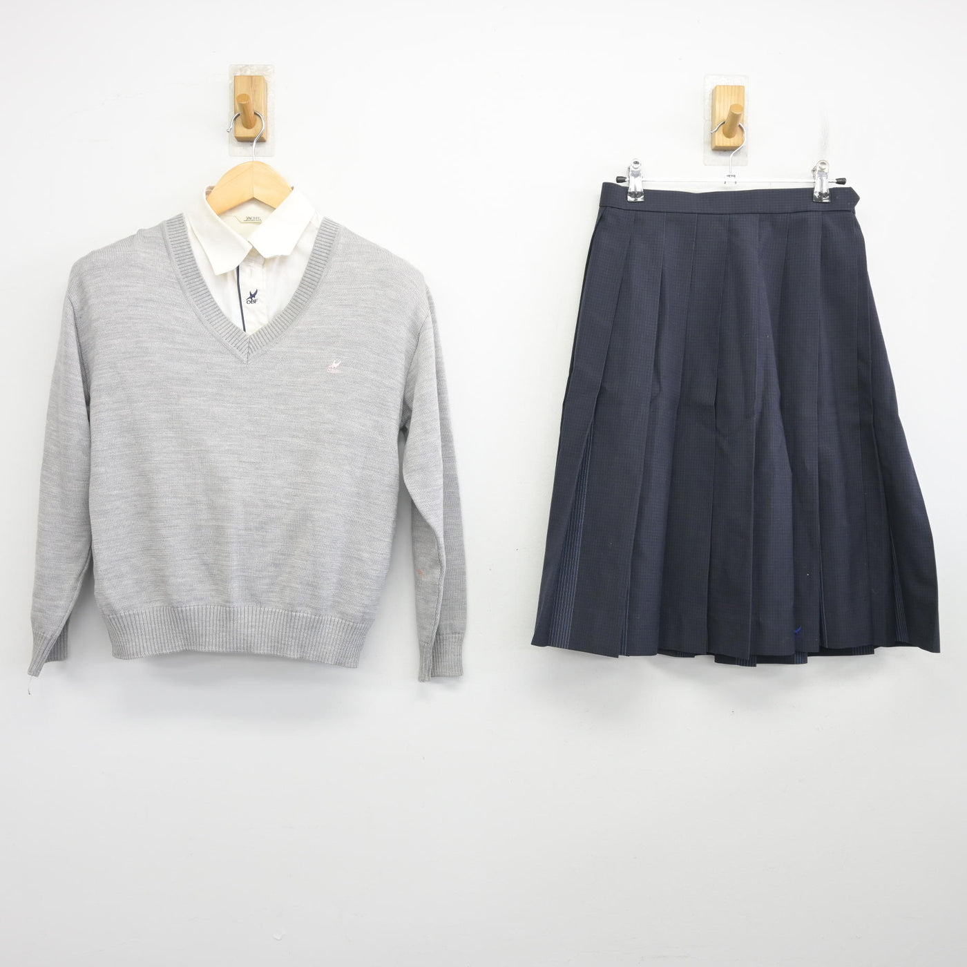 【中古】大阪府 大阪ビジネスフロンティア高等学校 女子制服 3点 (ニット・シャツ・スカート) sf096619