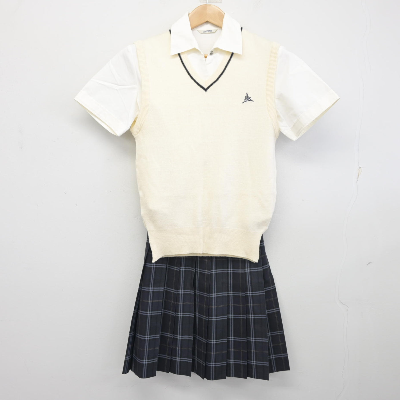 中古】愛知県 山田高等学校 女子制服 3点 (ニットベスト・シャツ