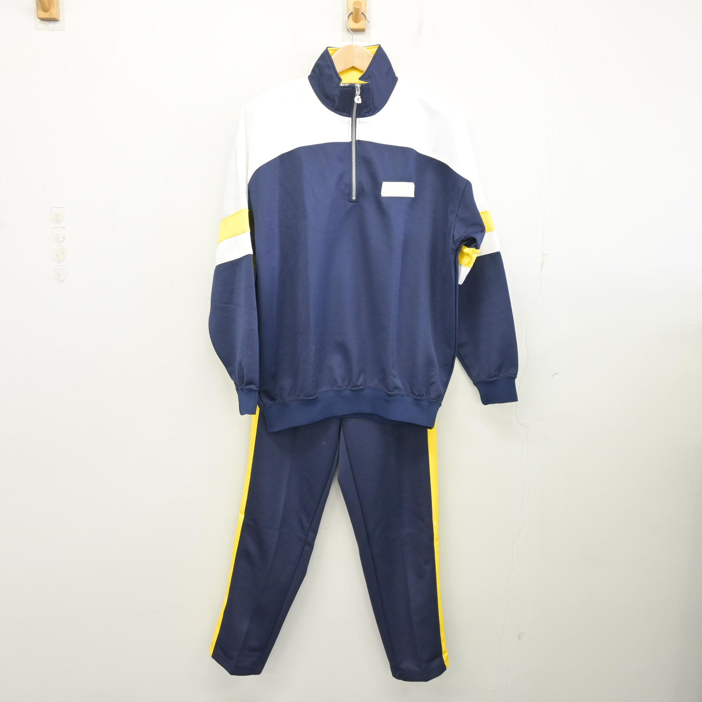 【中古】埼玉県 春日部共栄高等学校 女子制服 2点 (ジャージ 上・ジャージ 下) sf096695