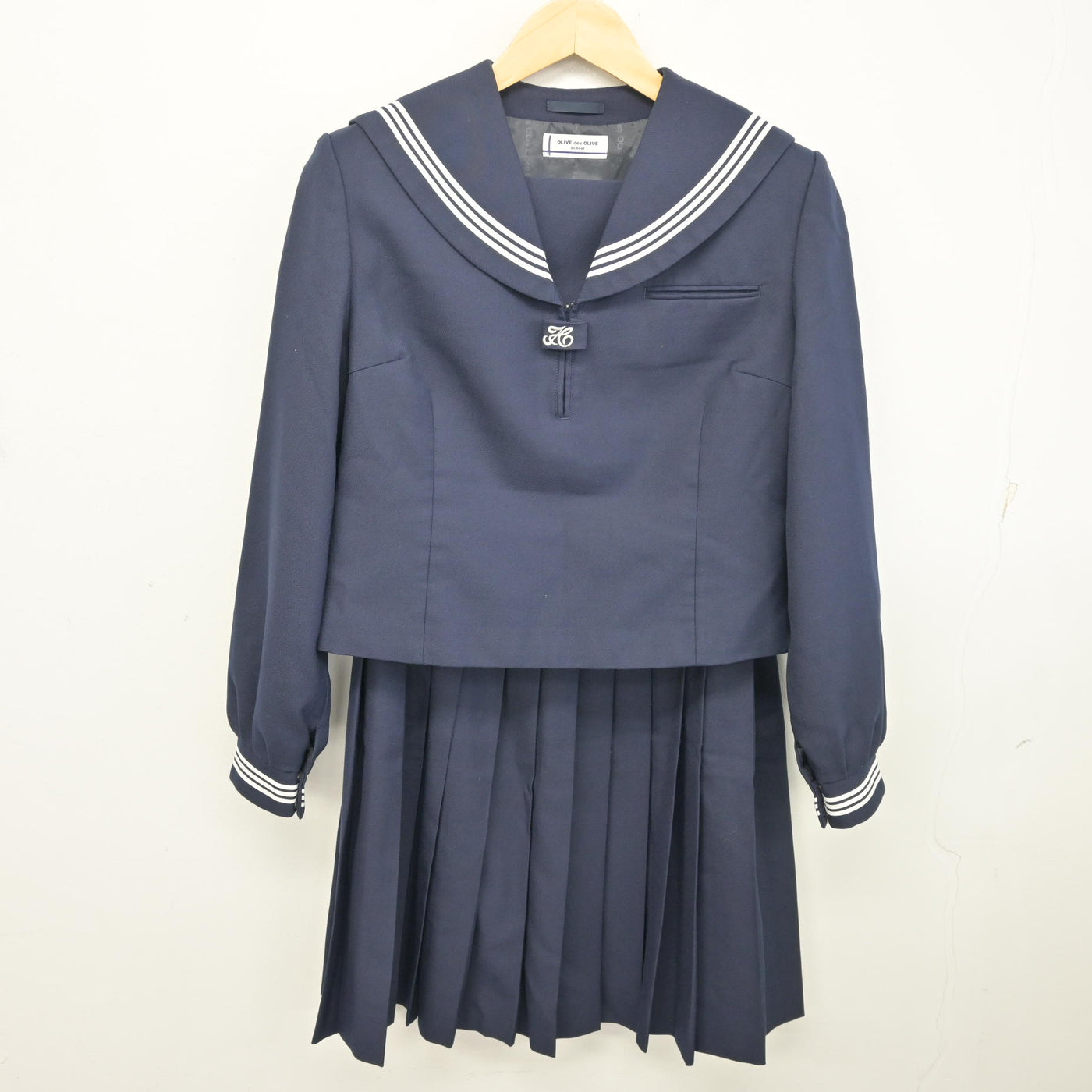 【中古】茨城県 古河第三中学校 女子制服 2点 (セーラー服・スカート) sf096874