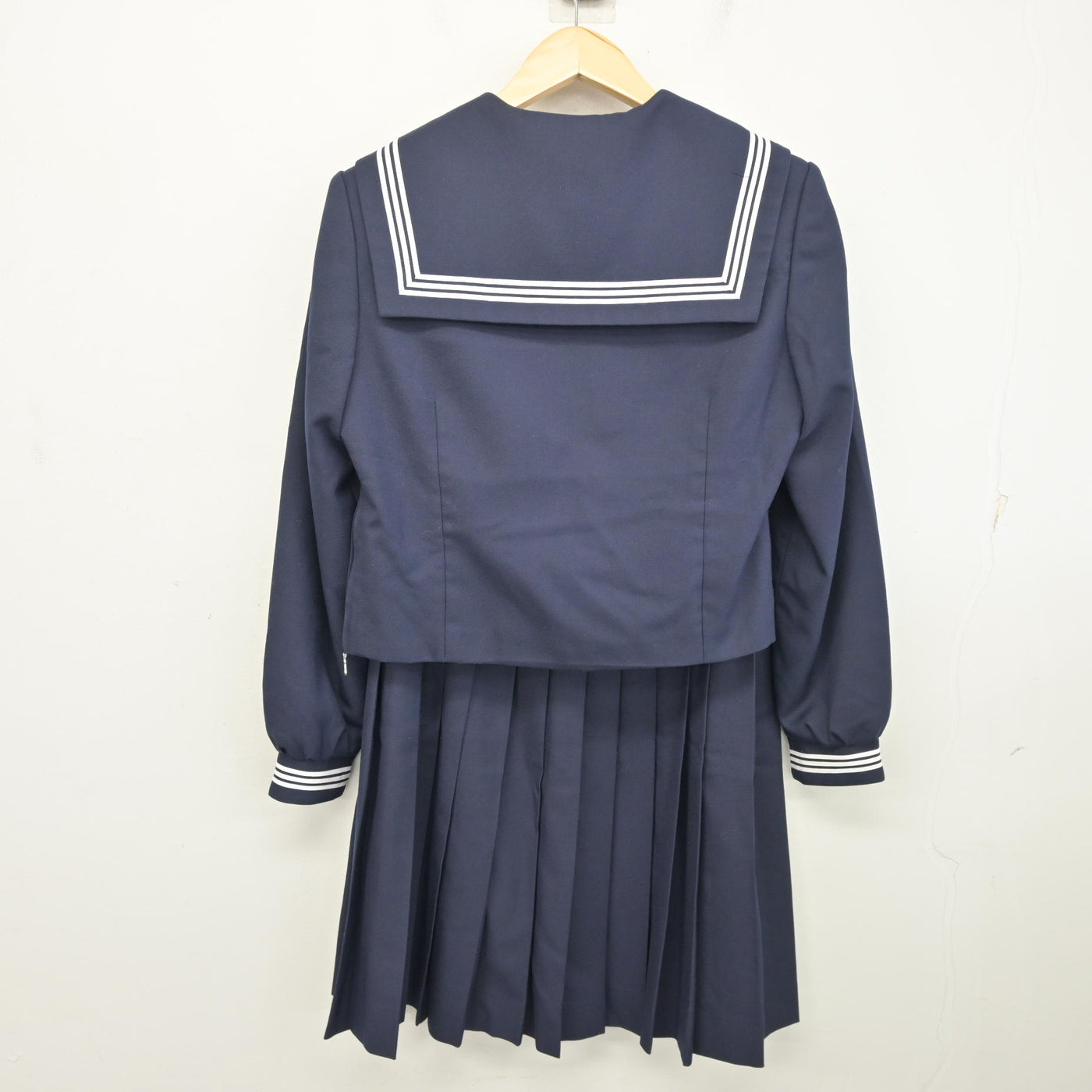 【中古】茨城県 古河第三中学校 女子制服 2点 (セーラー服・スカート) sf096874
