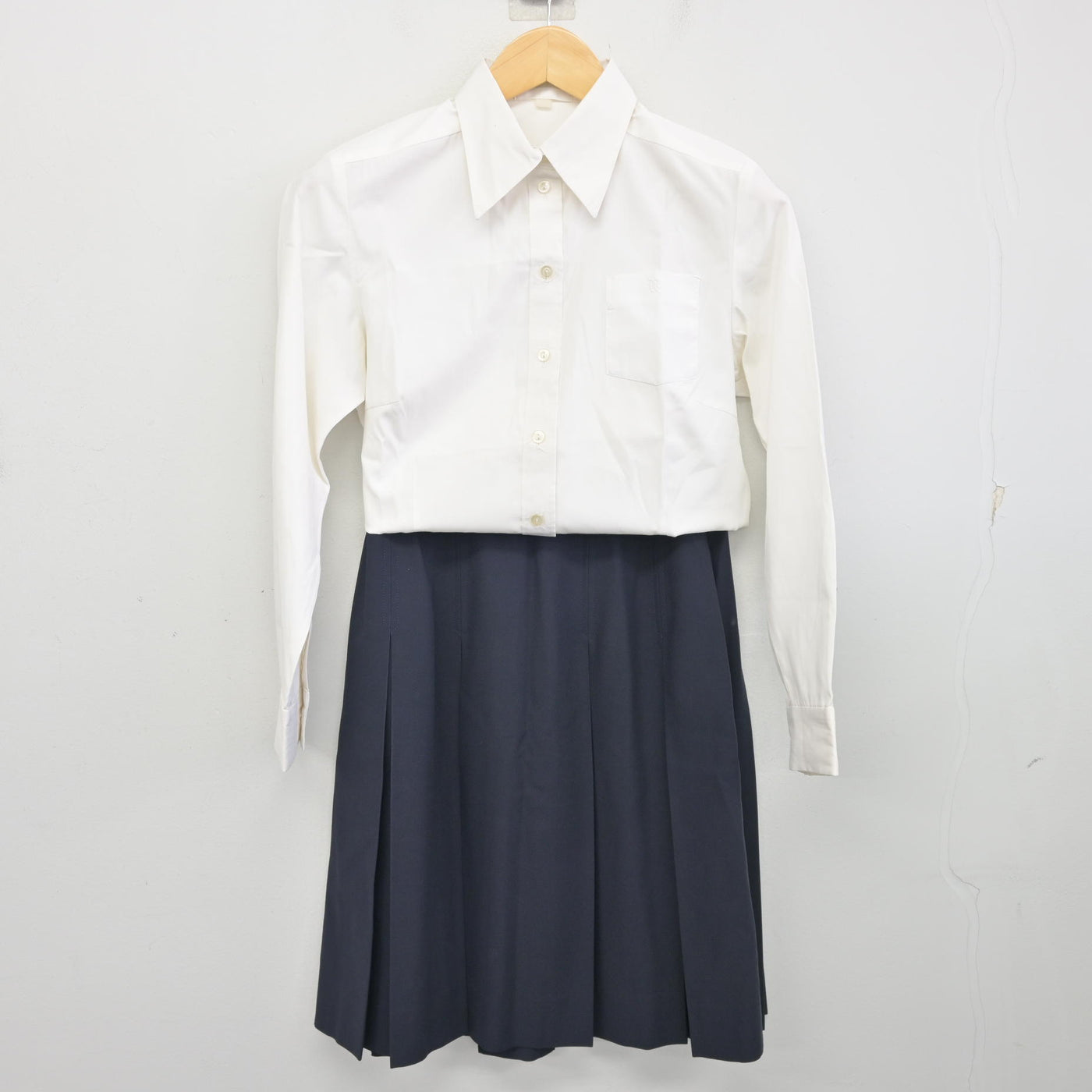【中古】熊本県 九州学院高等学校/旧制服 女子制服 2点 (シャツ・スカート) sf096918