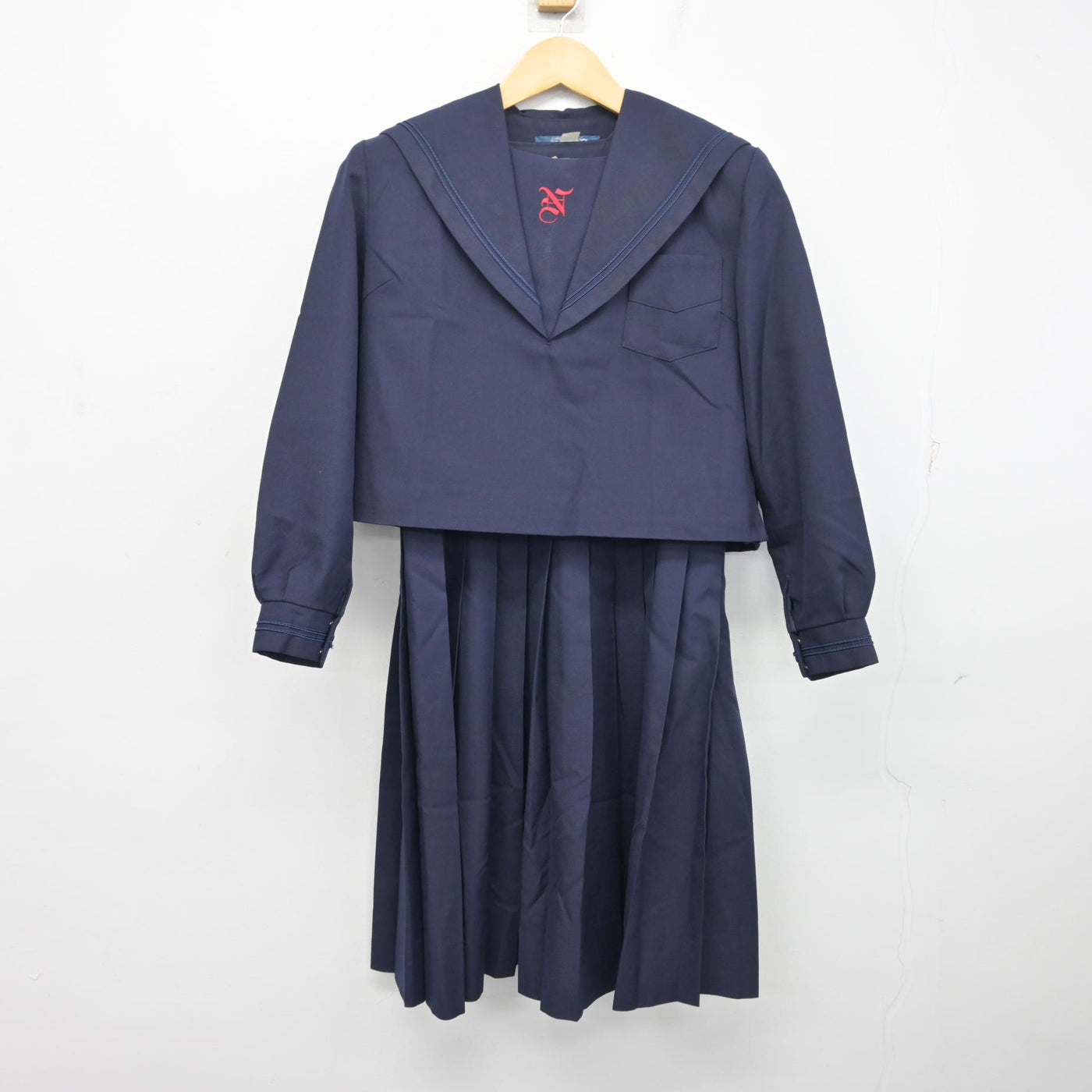 【中古】兵庫県 長坂中学校 女子制服 3点 (セーラー服・シャツ・ジャンパースカート) sf097285