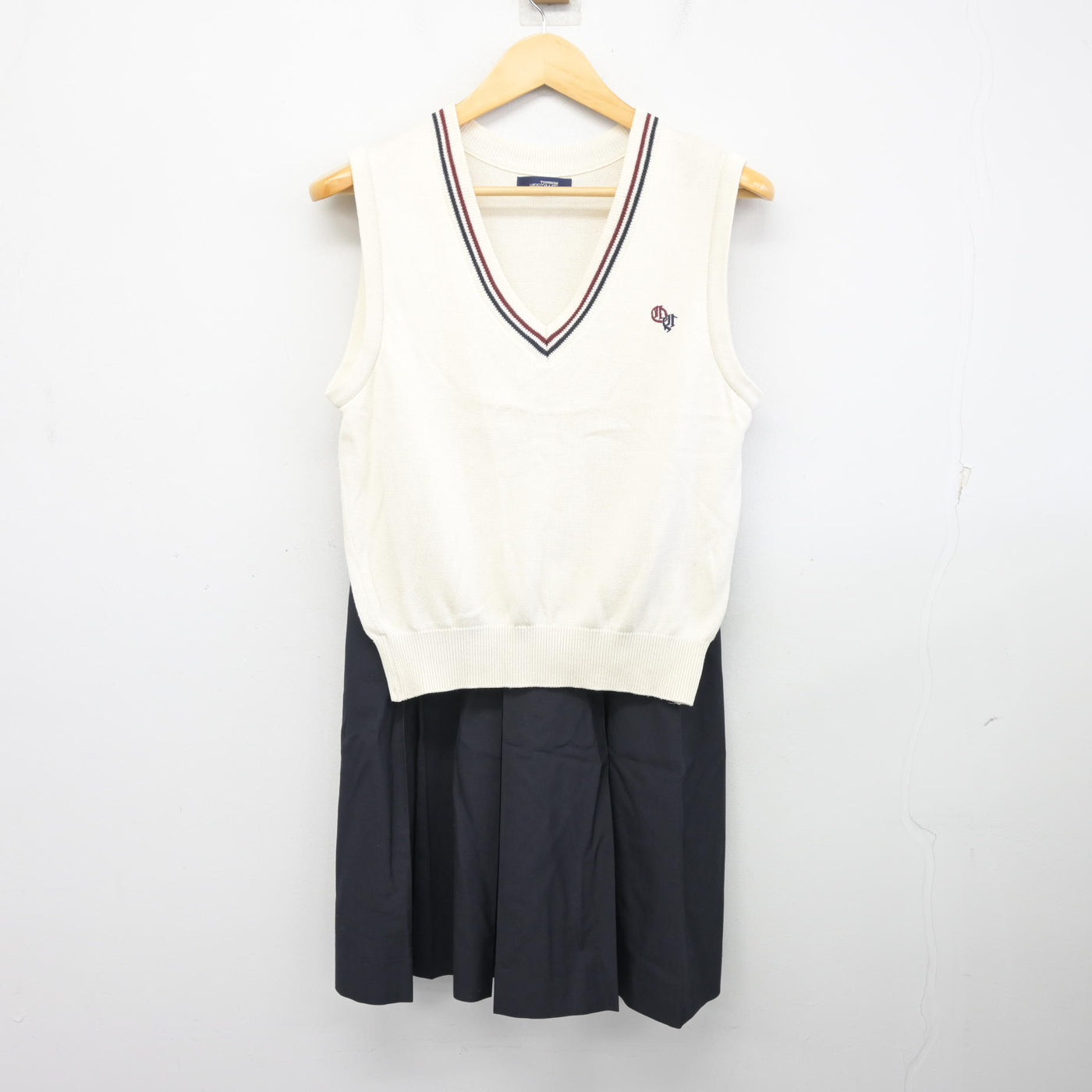 【中古】埼玉県 大宮商業高等学校 女子制服 2点 (ニットベスト・スカート) sf097599