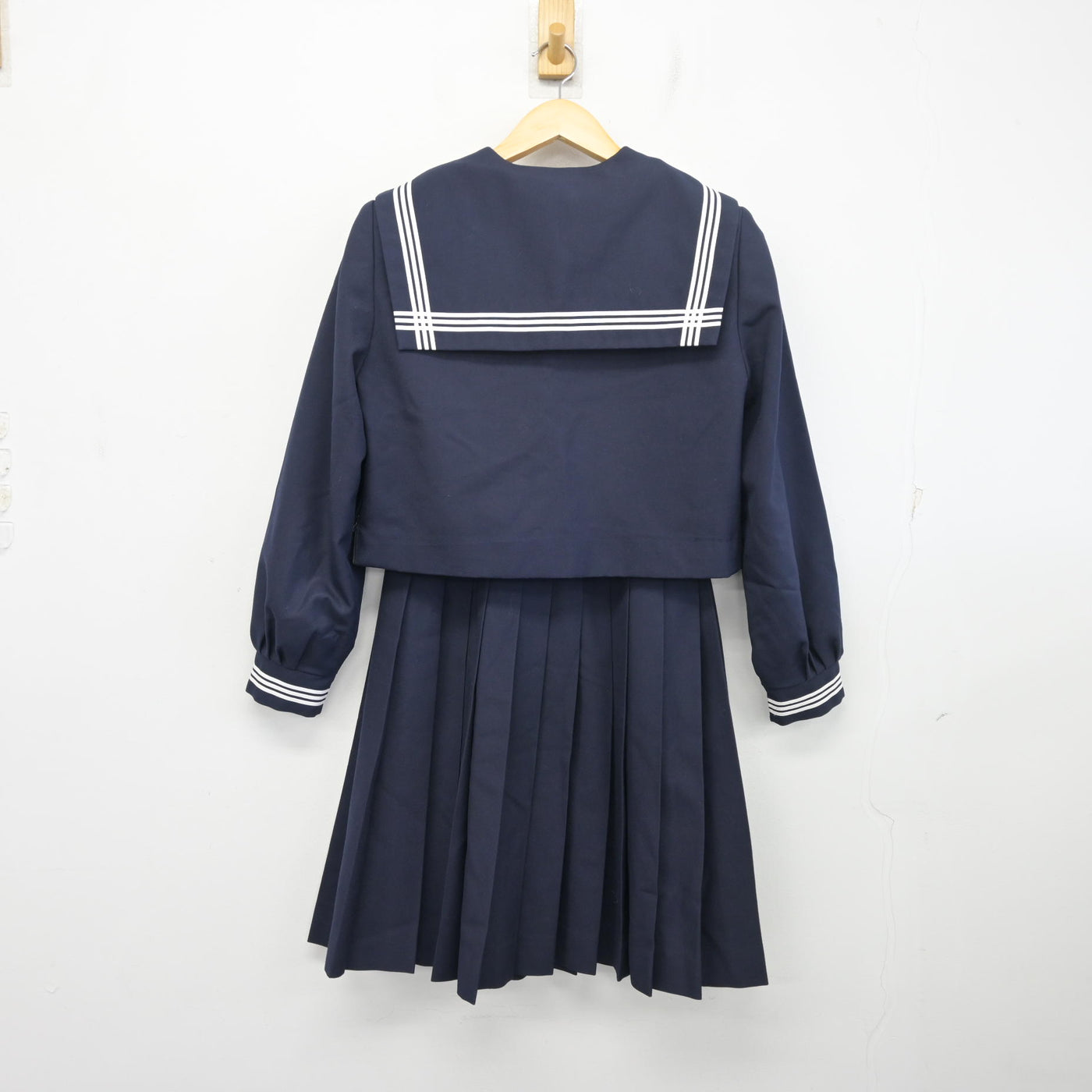 【中古】広島県 尾道北高等学校 女子制服 3点 (セーラー服・スカート) sf097663