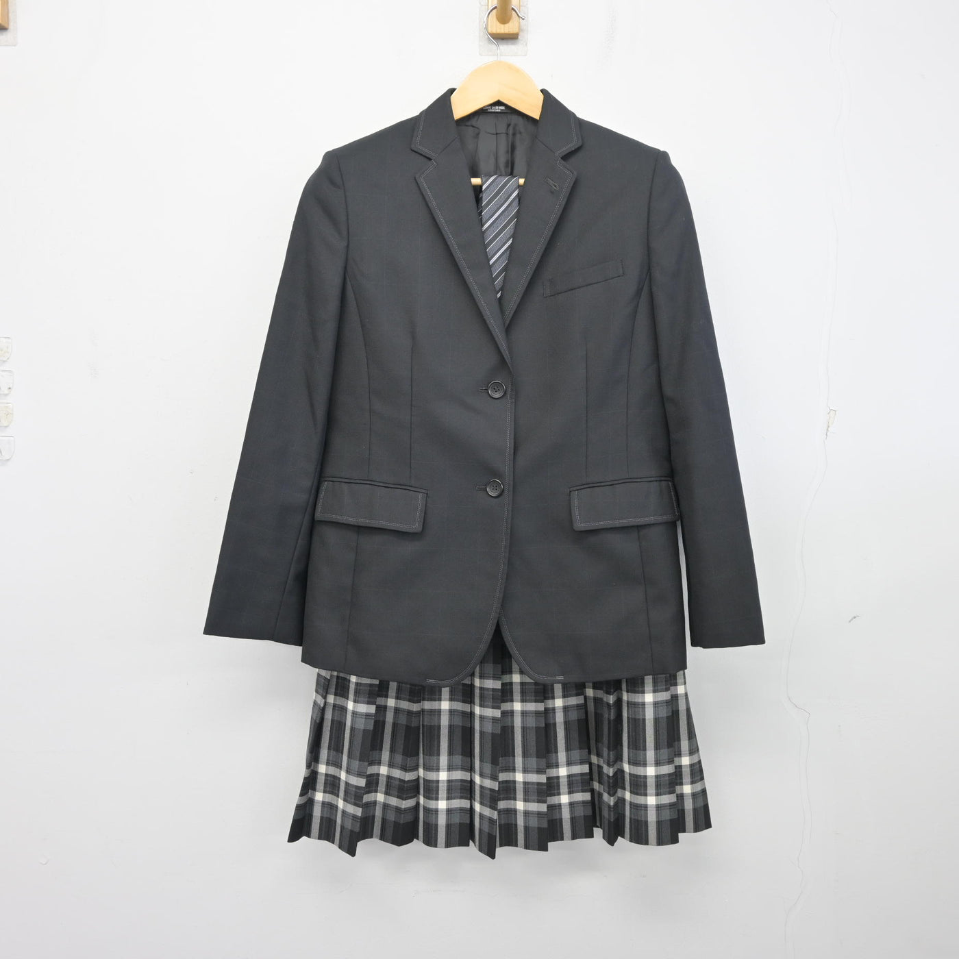 【中古】神奈川県 平塚中等教育学校 女子制服 3点 (ブレザー・スカート) sf097682