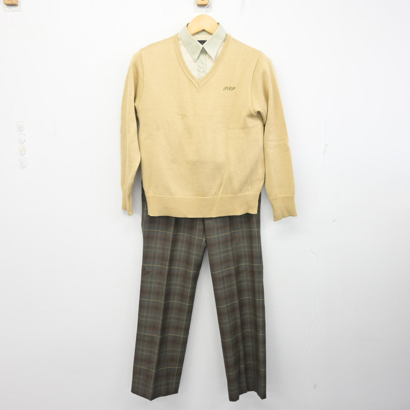【中古】群馬県  高崎経済大学附属高等学校 女子制服 3点 (ニット・シャツ・ズボン) sf097707