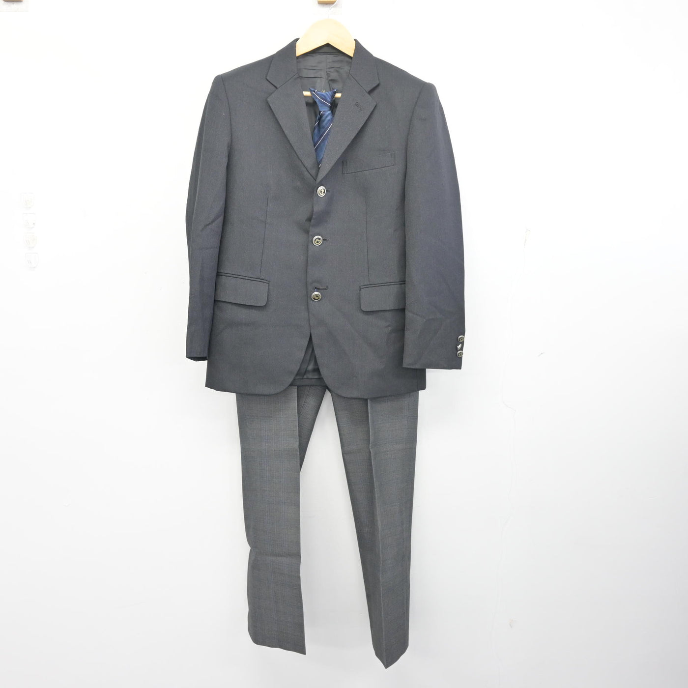 【中古】東京都 三鷹市立第三中学校 男子制服 3点 (ブレザー・ズボン) sf097721