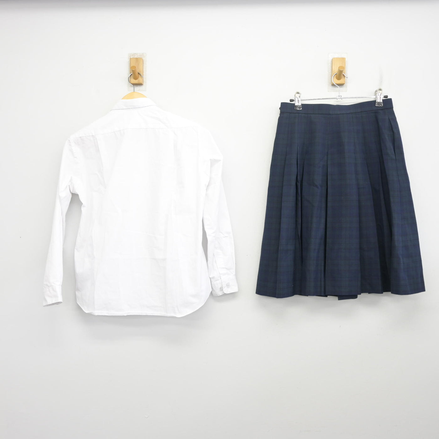 【中古】岐阜県 各務原西高等学校 女子制服 2点 (シャツ・スカート) sf097732