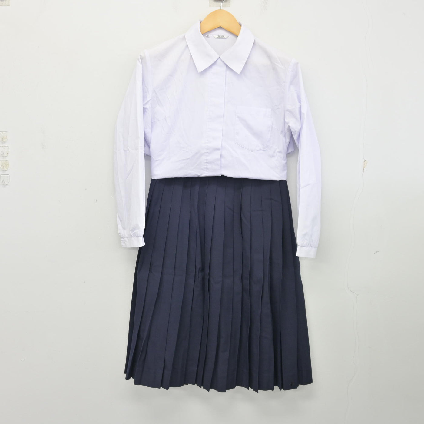 【中古】兵庫県 飾磨高等学校 女子制服 4点 (ブレザー・ベスト・シャツ・スカート) sf097740