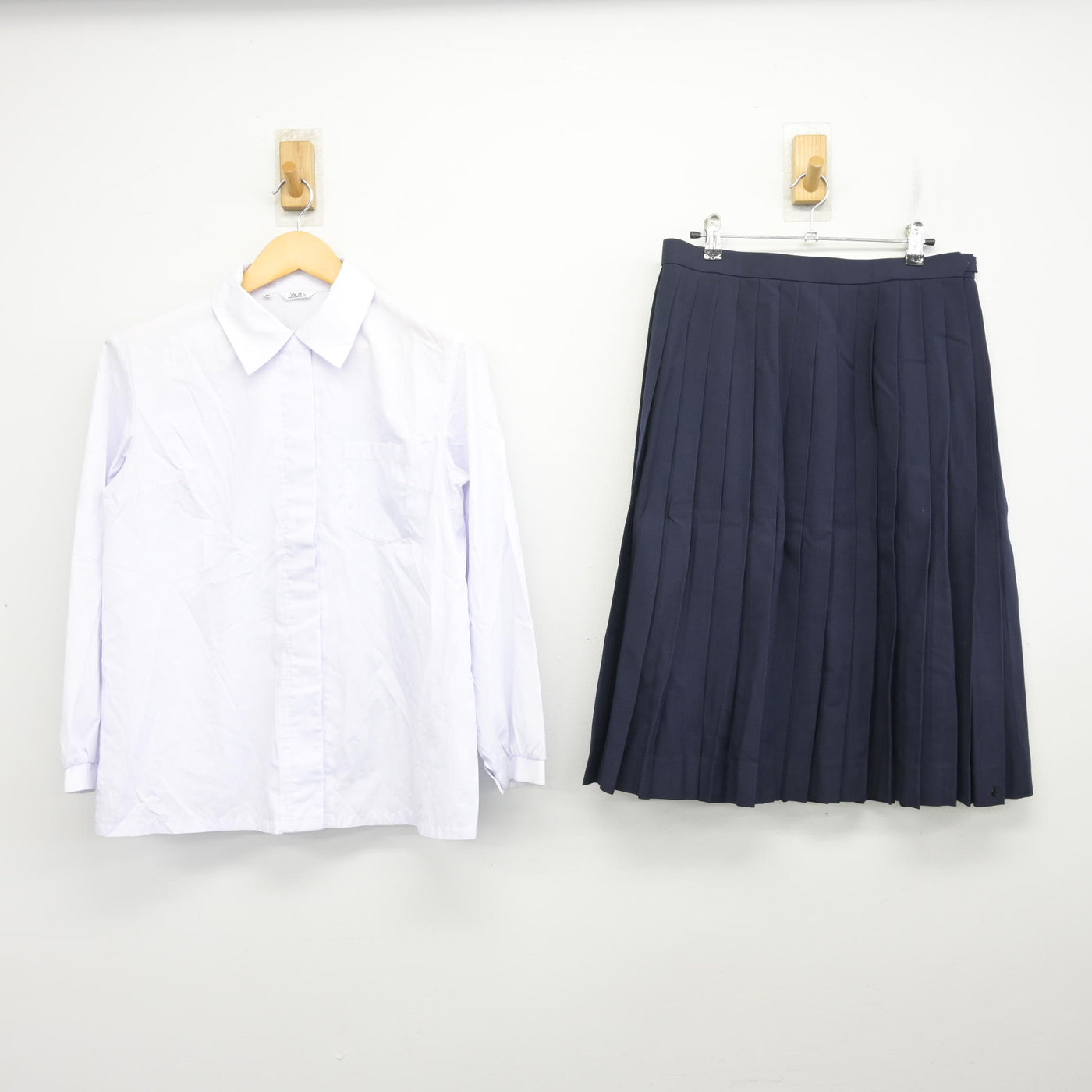 【中古】兵庫県 飾磨高等学校 女子制服 4点 (ブレザー・ベスト・シャツ・スカート) sf097740