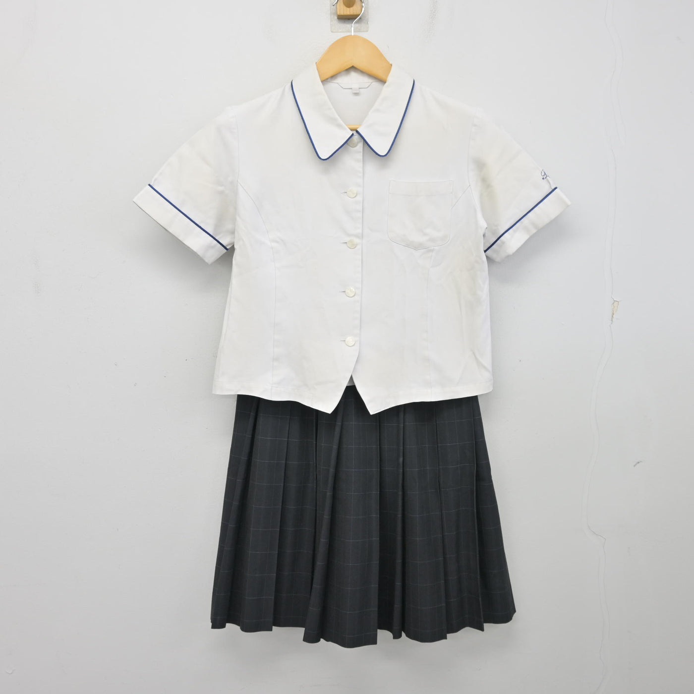 【中古】佐賀県 鳥栖商業高等学校 女子制服 2点 (ブラウス・スカート) sf097750