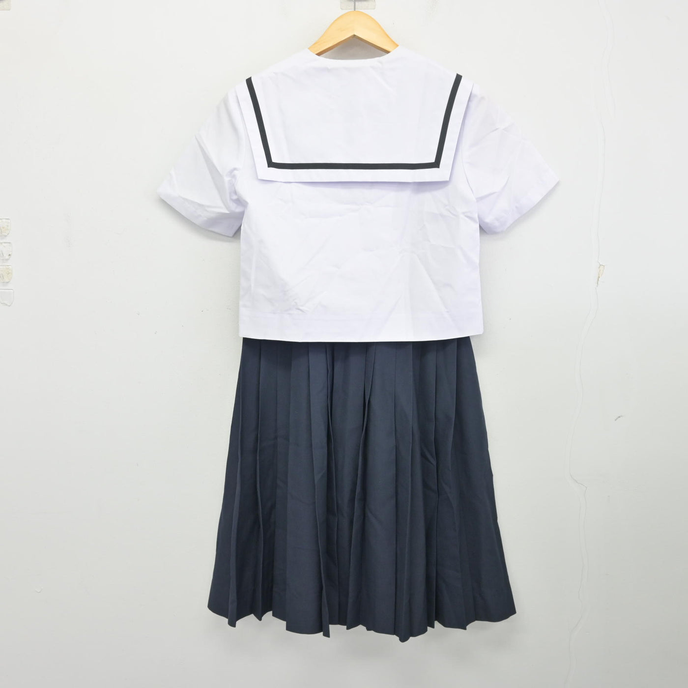 【中古】愛知県 栄中学校 女子制服 3点 (セーラー服・スカート) sf097766