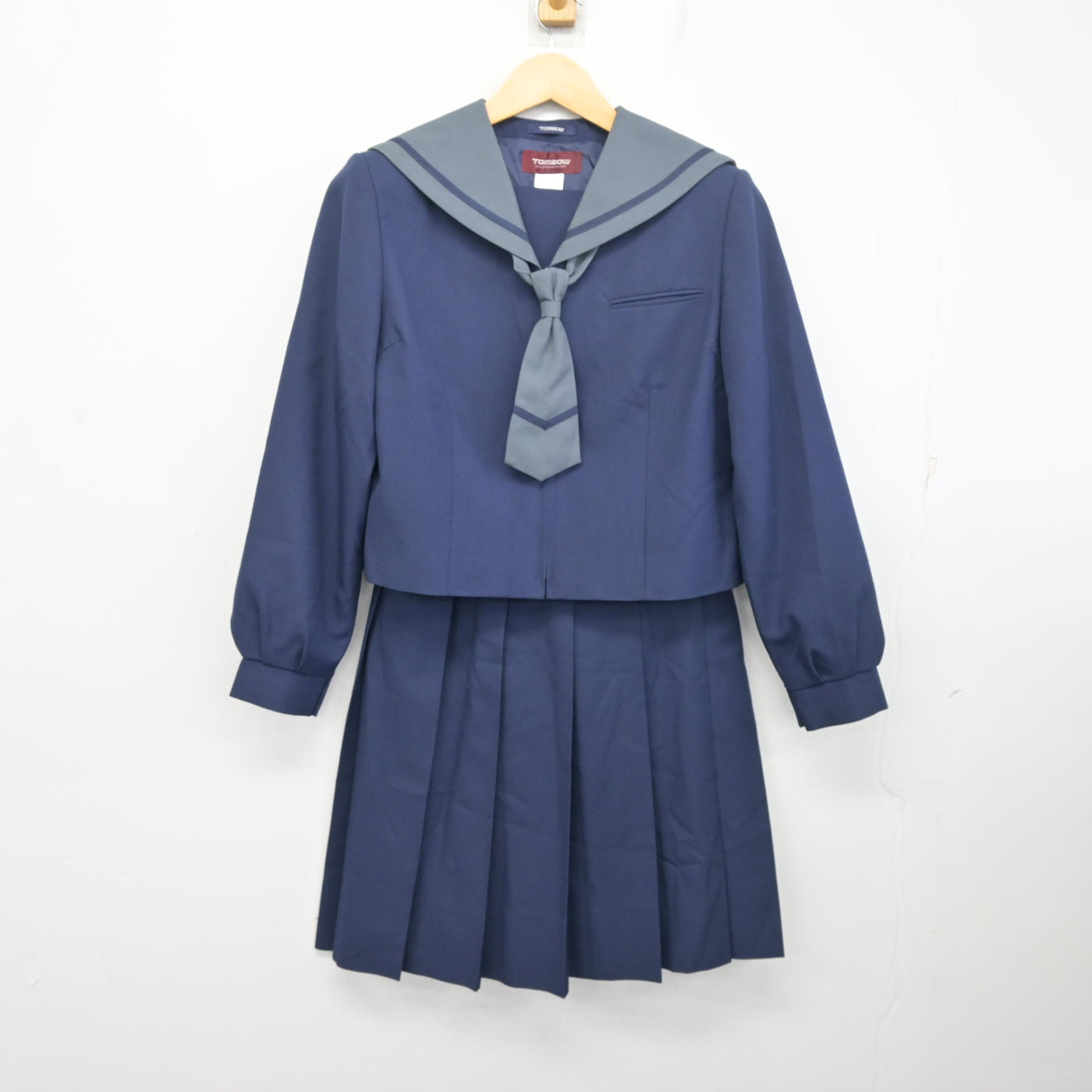 【中古】神奈川県 鵜野森中学校 女子制服 3点 (セーラー服・スカート) sf097796