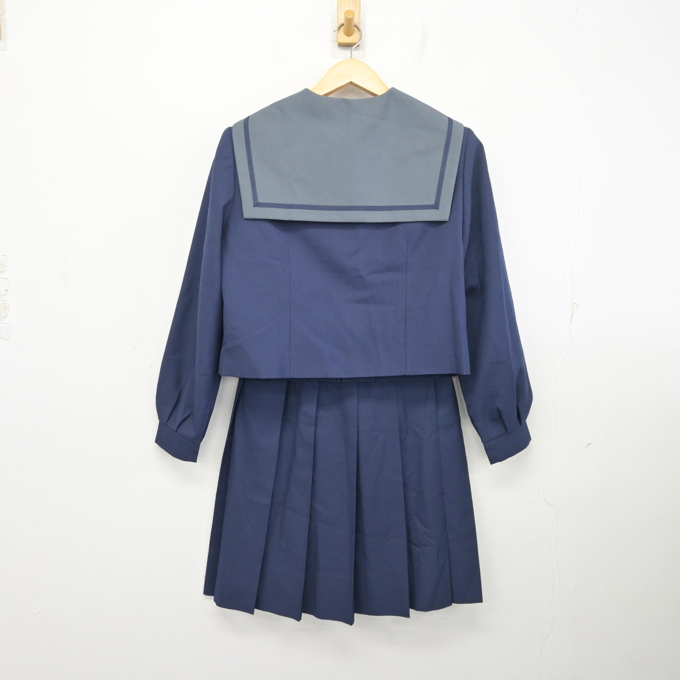 【中古】神奈川県 鵜野森中学校 女子制服 3点 (セーラー服・スカート) sf097796