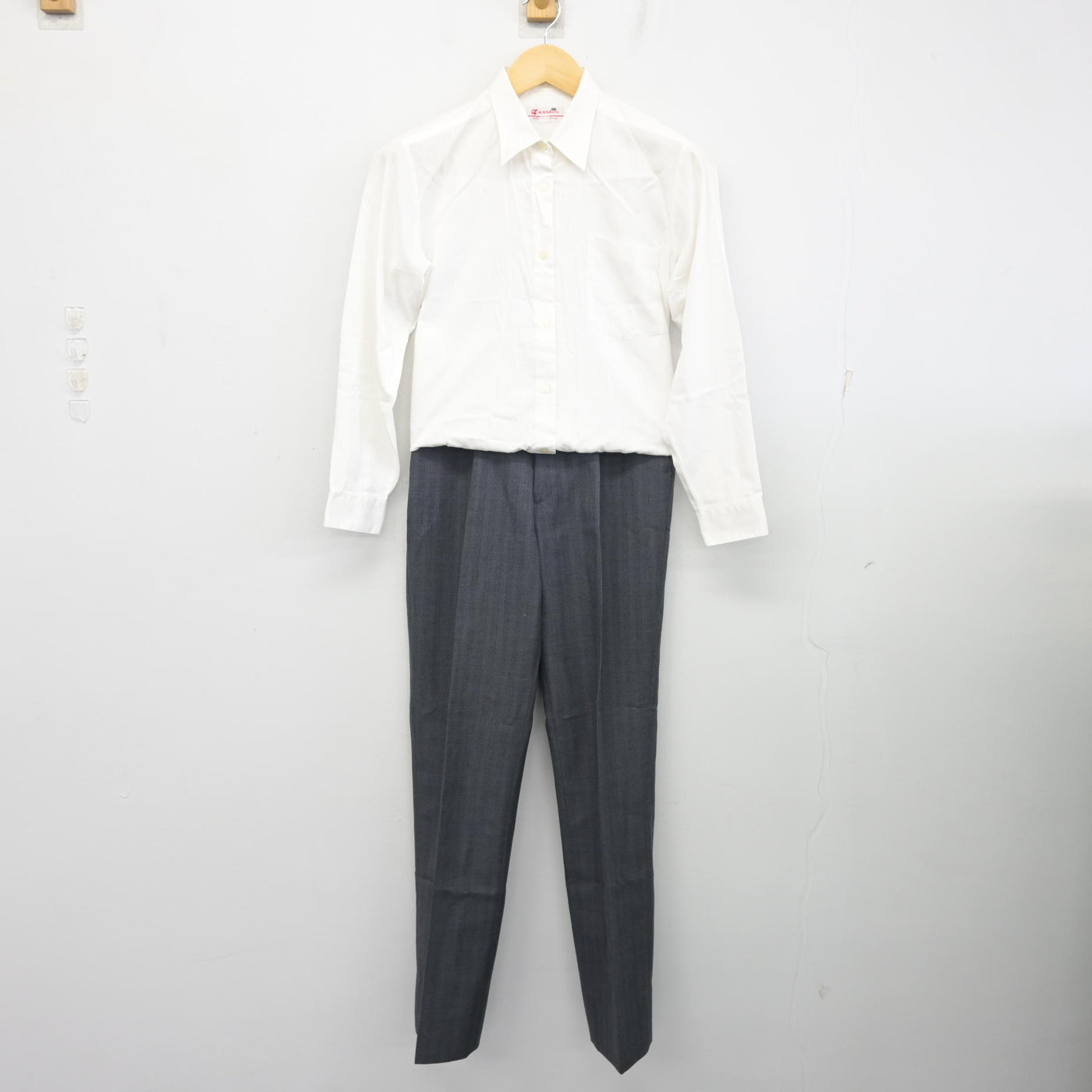 【中古】神奈川県 麻布大学附属高等学校 女子制服 3点 (シャツ・ズボン) sf097805