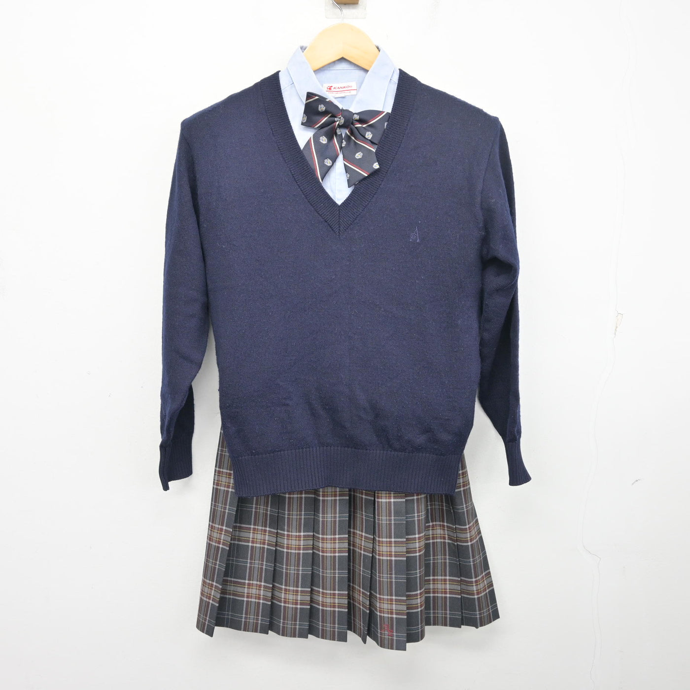 【中古】神奈川県 麻布大学附属高等学校 女子制服 4点 (ニット・シャツ・スカート) sf097814