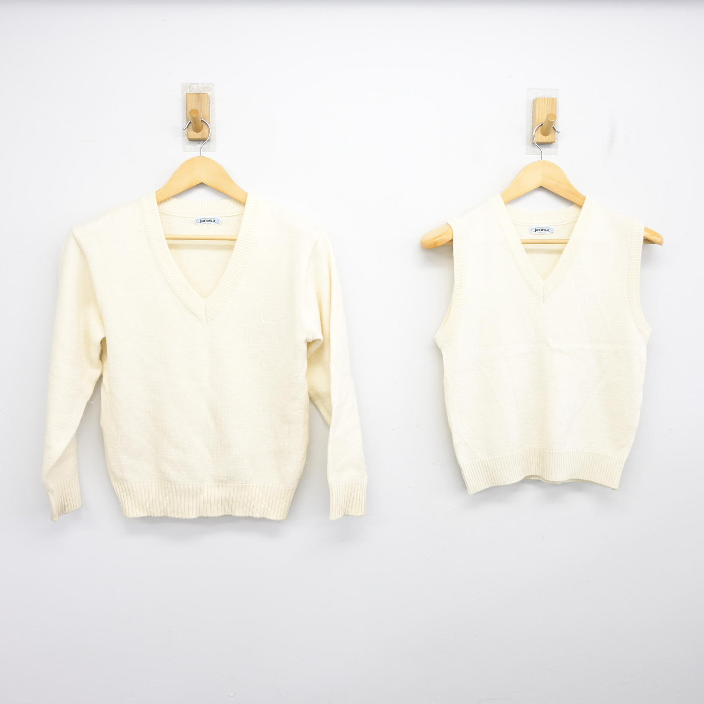 【中古】神奈川県 麻布大学附属高等学校 女子制服 2点 (ニット・ニットベスト) sf097815