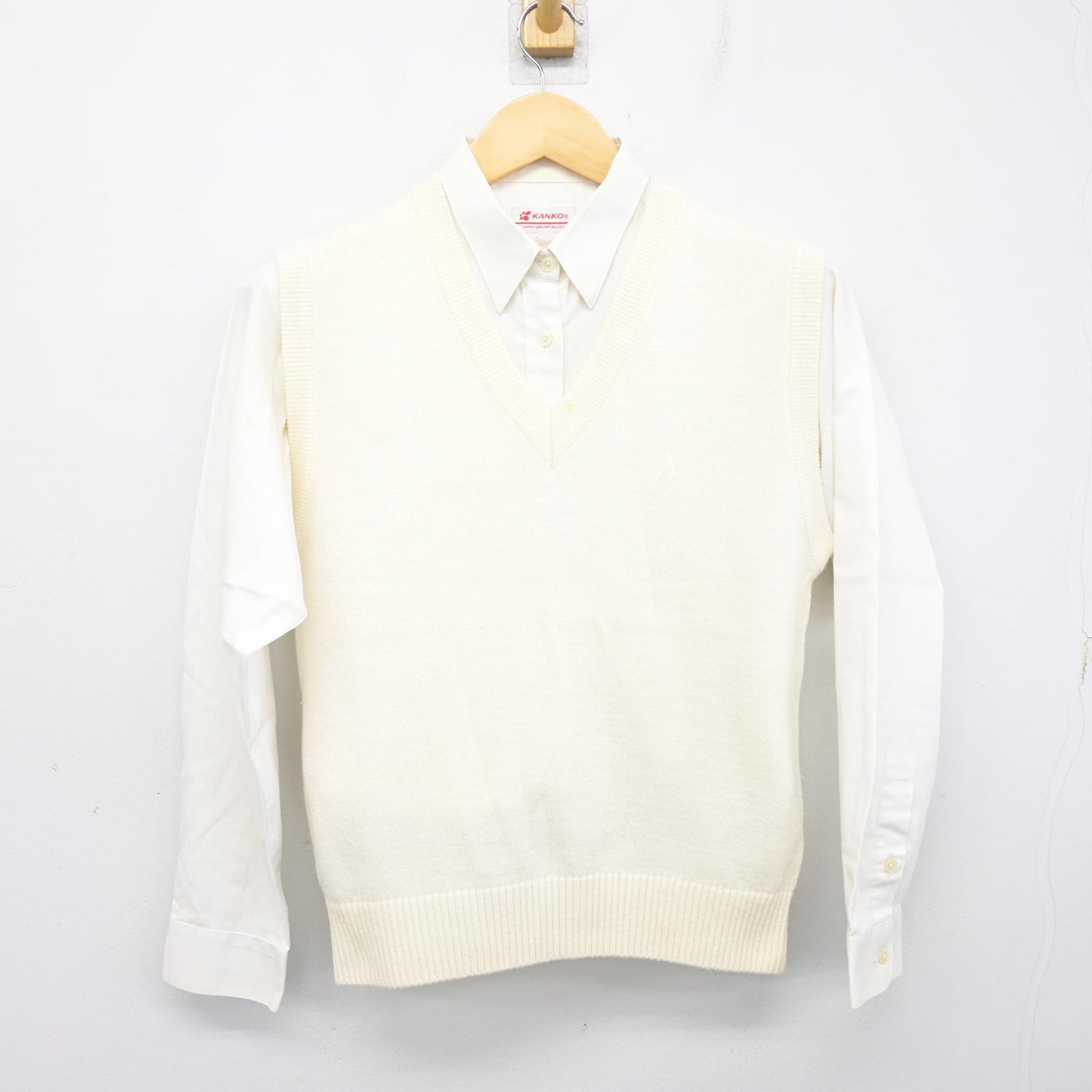 【中古】神奈川県 麻布大学附属高等学校 女子制服 2点 (ニットベスト・シャツ) sf097816