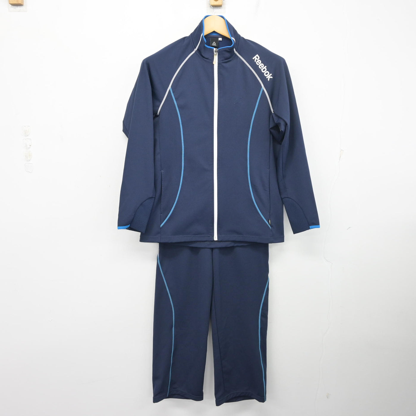 【中古】神奈川県 麻布大学附属高等学校 女子制服 3点 (ジャージ 上・体操服 上・ジャージ 下) sf097820
