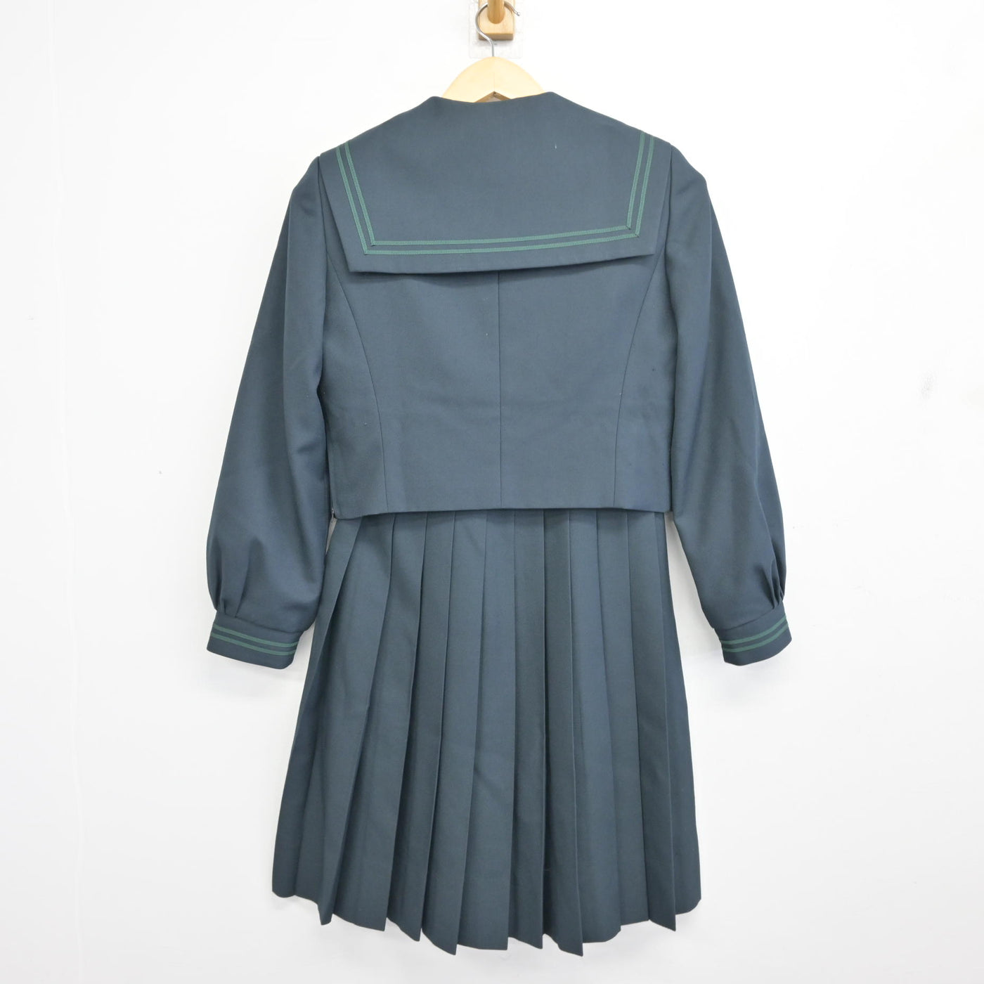 【中古】福岡県 西南学院中学校 女子制服 4点 (セーラー服・ニット・ジャンパースカート) sf097852