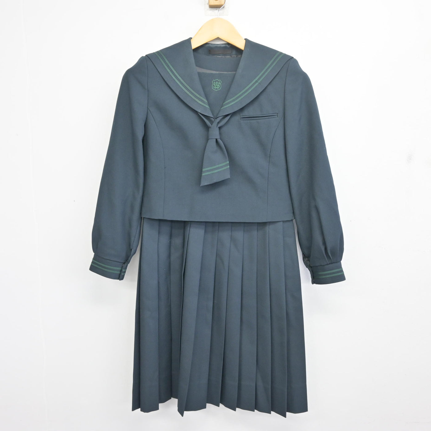 【中古】福岡県 西南学院中学校 女子制服 3点 (セーラー服・ジャンパースカート) sf097853