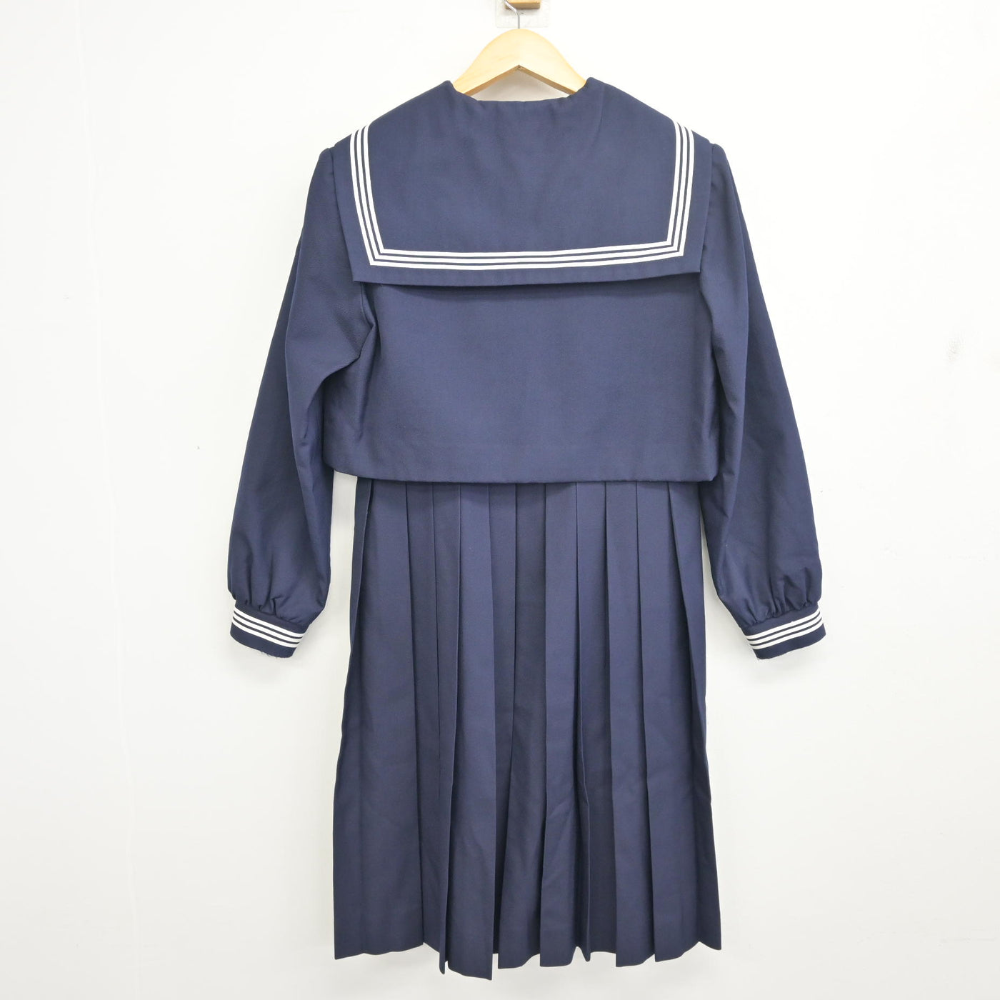 【中古】福岡県 筑紫女学園高等学校 女子制服 2点 (セーラー服・ジャンパースカート) sf097860