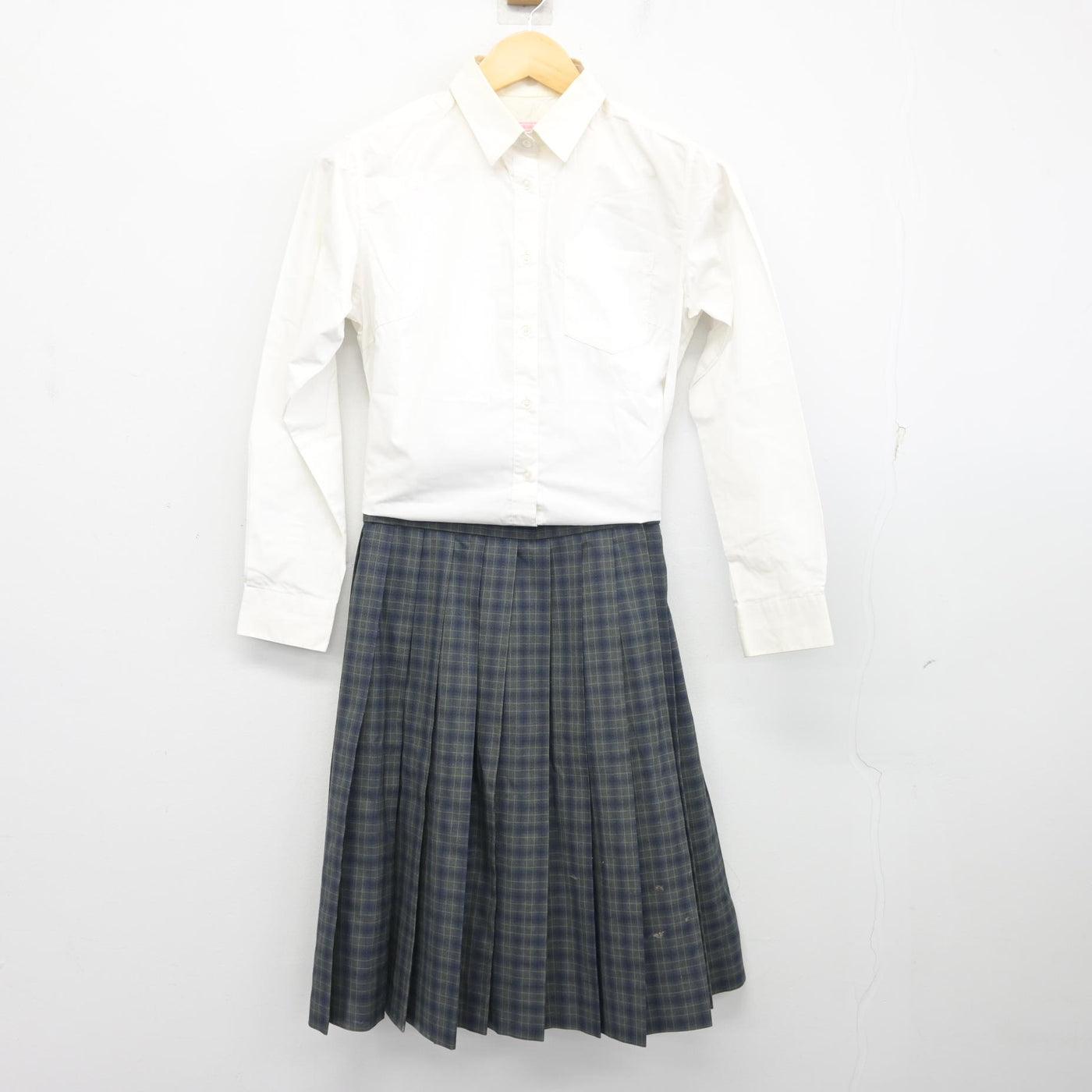 【中古】東京都 小平第三中学校 女子制服 2点 (シャツ・スカート) sf097891