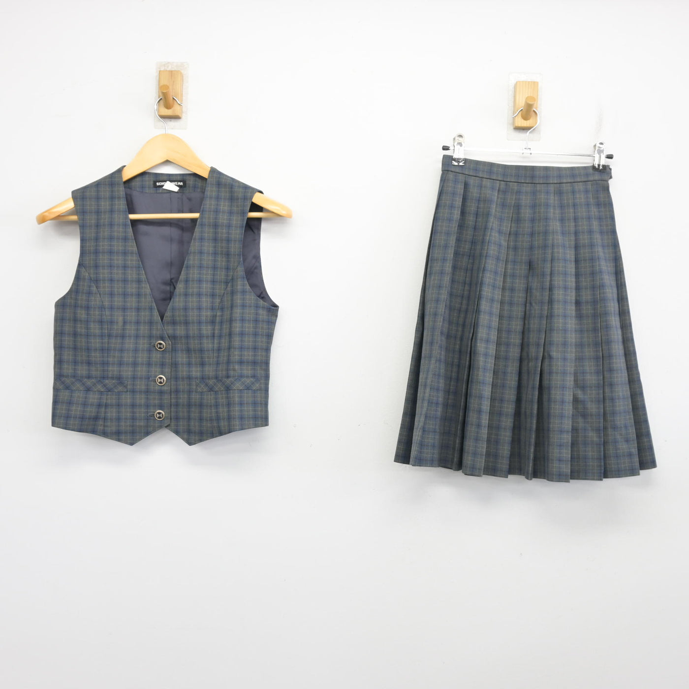 【中古】東京都 小平第三中学校 女子制服 2点 (ベスト・スカート) sf097892