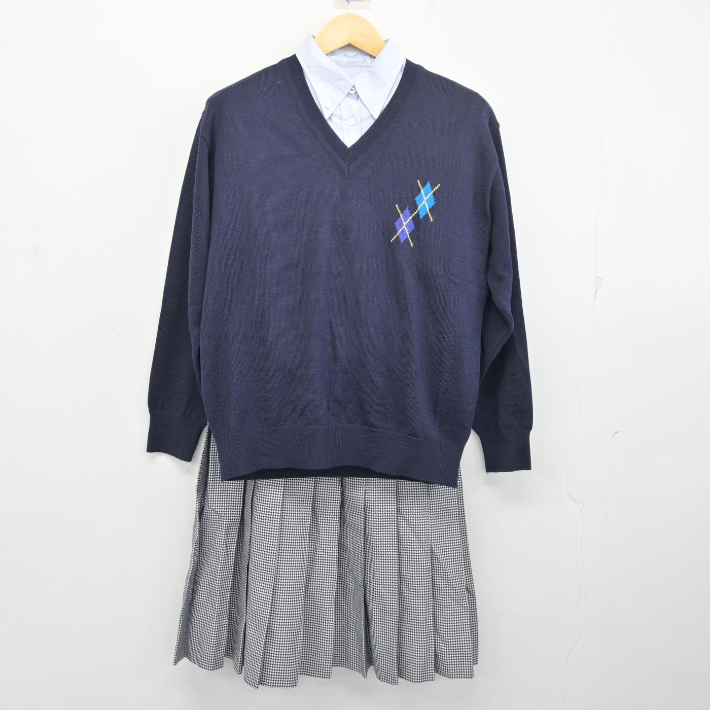 【中古】神奈川県 聖セシリア女子高等学校 女子制服 3点 (ニット・シャツ・スカート) sf097893