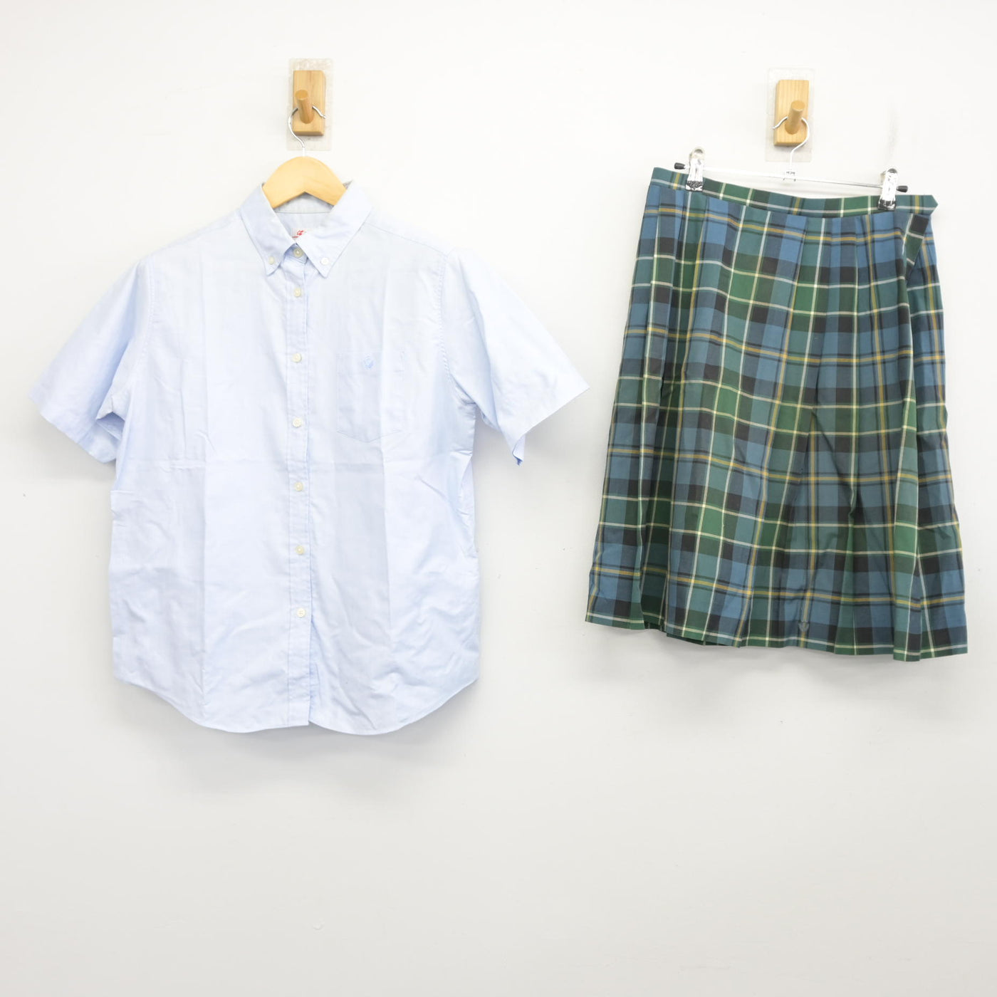 【中古】神奈川県 聖セシリア女子高等学校 女子制服 2点 (シャツ・スカート) sf097896