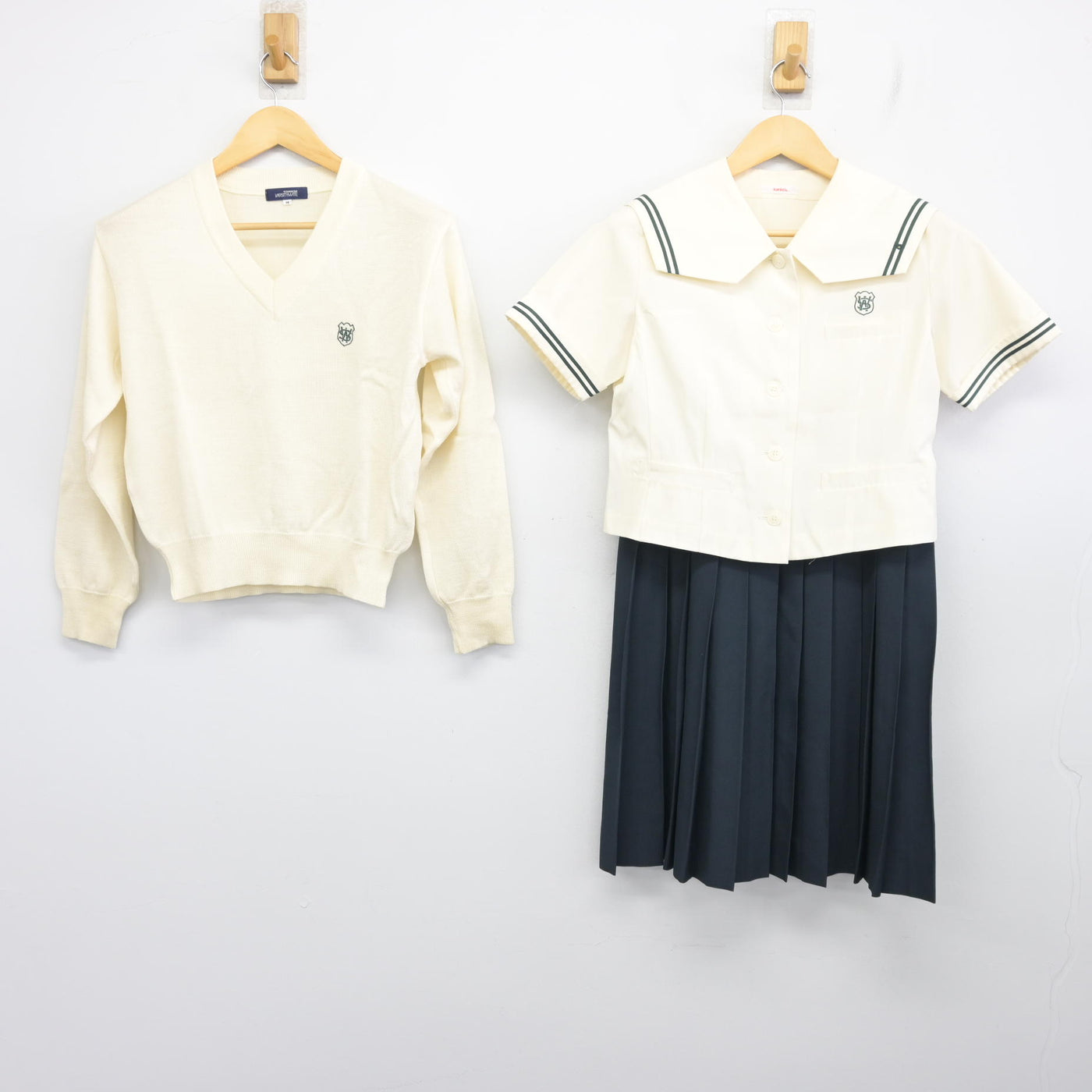【中古】福岡県 西南学院中学校 女子制服 3点 (ニット・セーラー服・スカート) sf097900