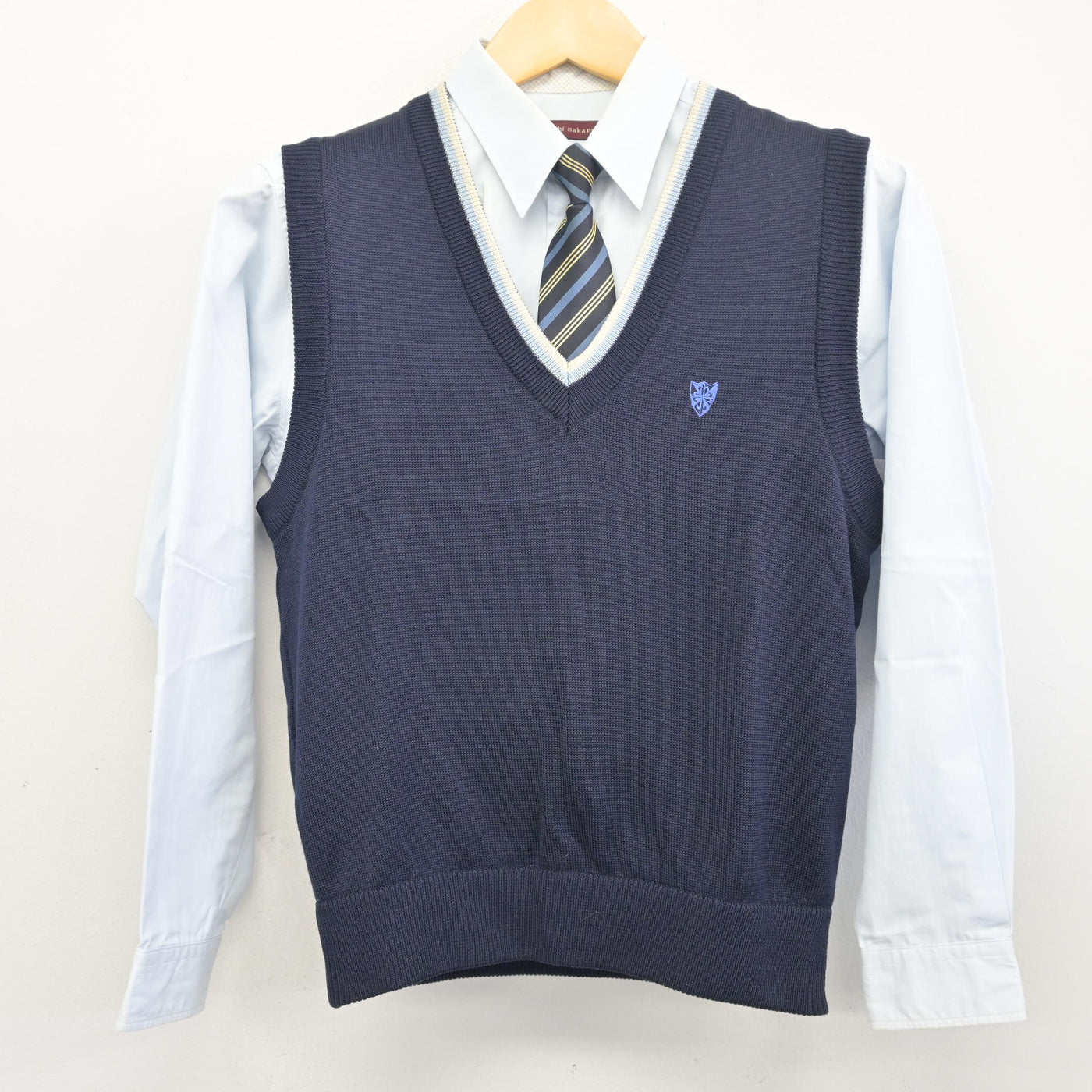 【中古】愛媛県 聖カタリナ学園高等学校 女子制服 3点 (ニットベスト・シャツ) sf097906