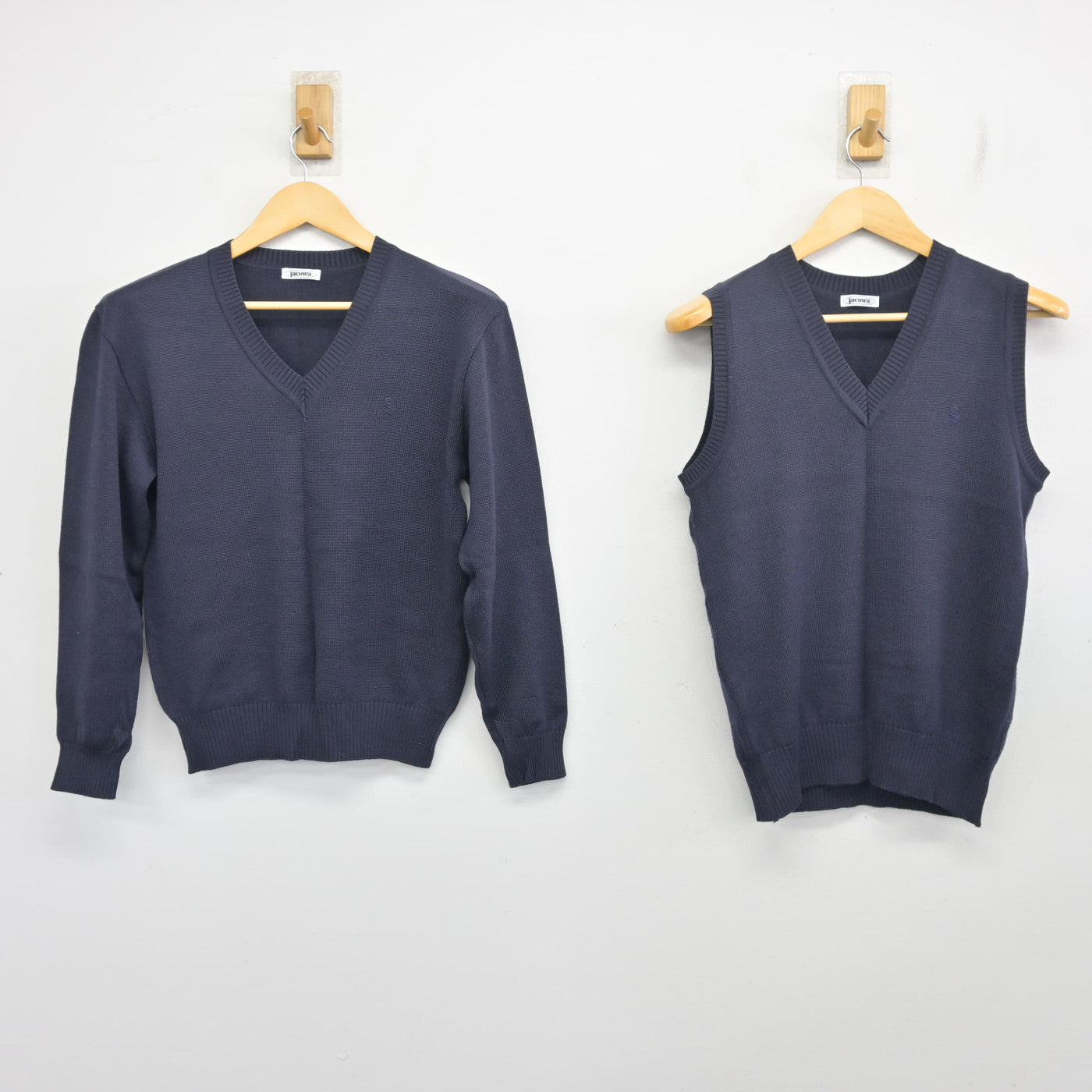 【中古】埼玉県 庄和高等学校 女子制服 2点 (ニットベスト・ニット) sf097912