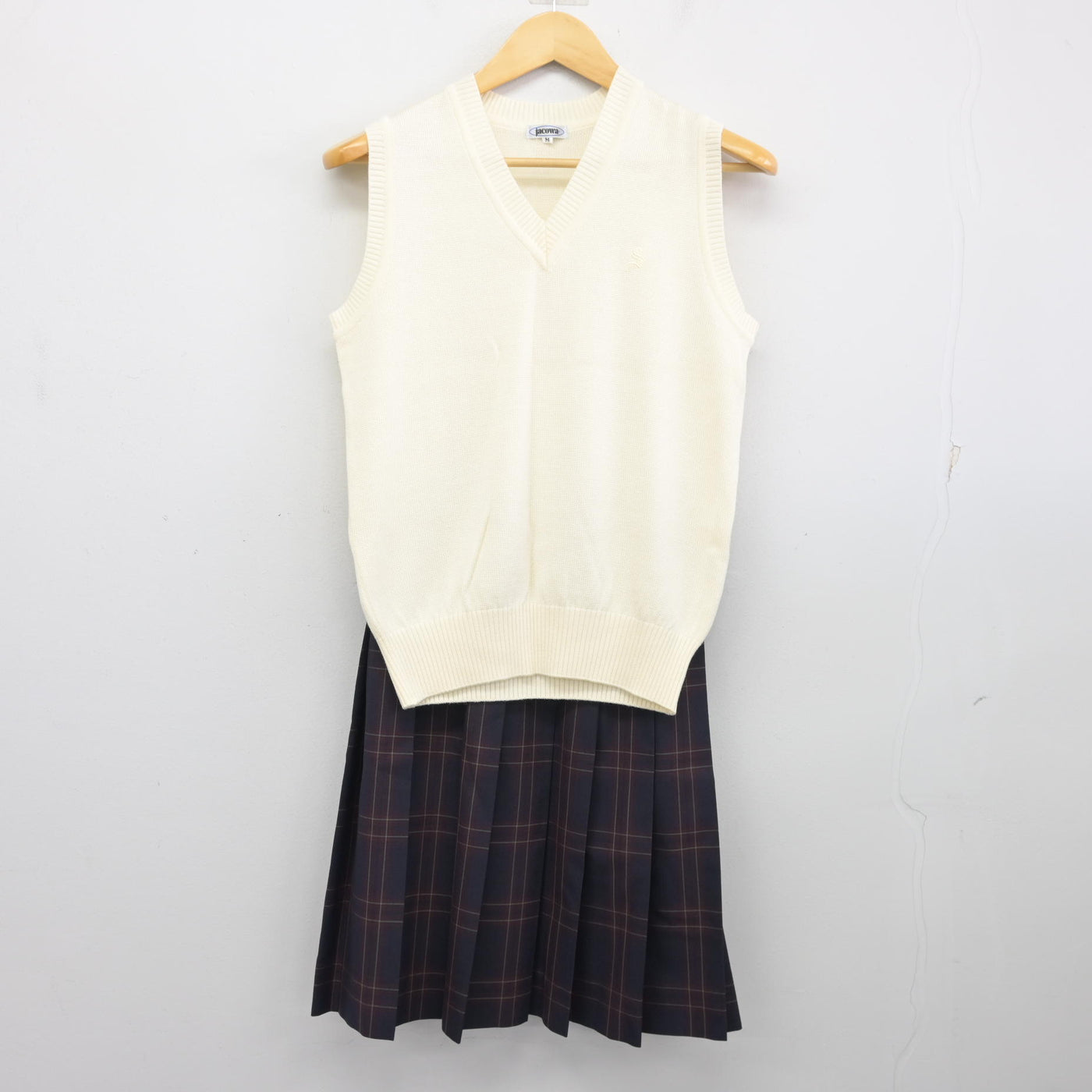 【中古】埼玉県 庄和高等学校 女子制服 3点 (ニットベスト・スカート) sf097913